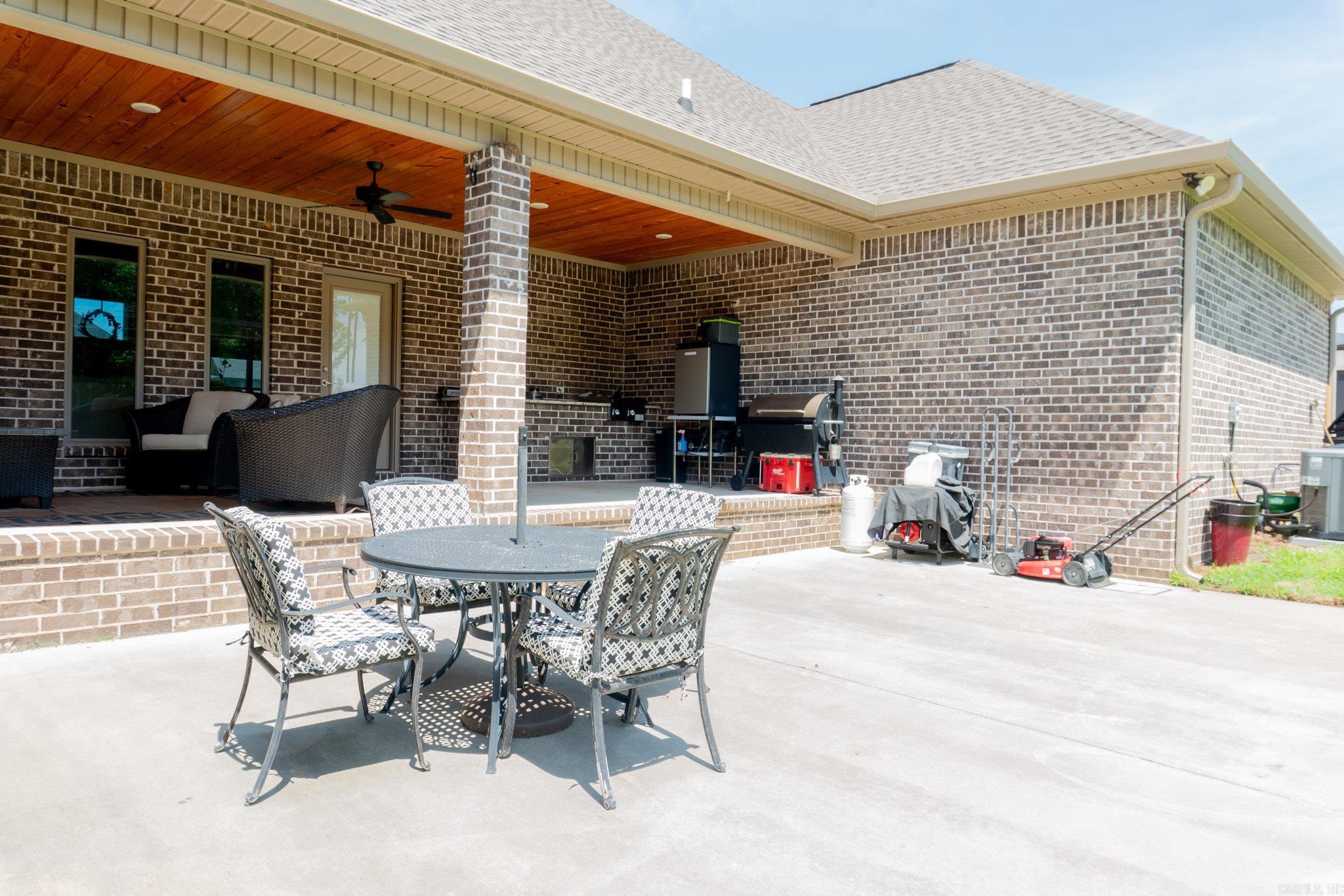 308 Oak Tree South Property Photo 41