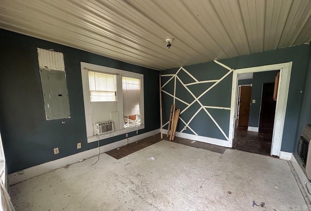 101 Early Property Photo 2