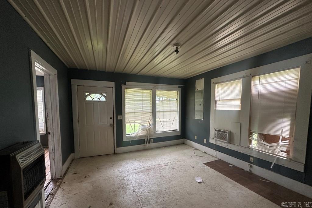 101 Early Property Photo 3