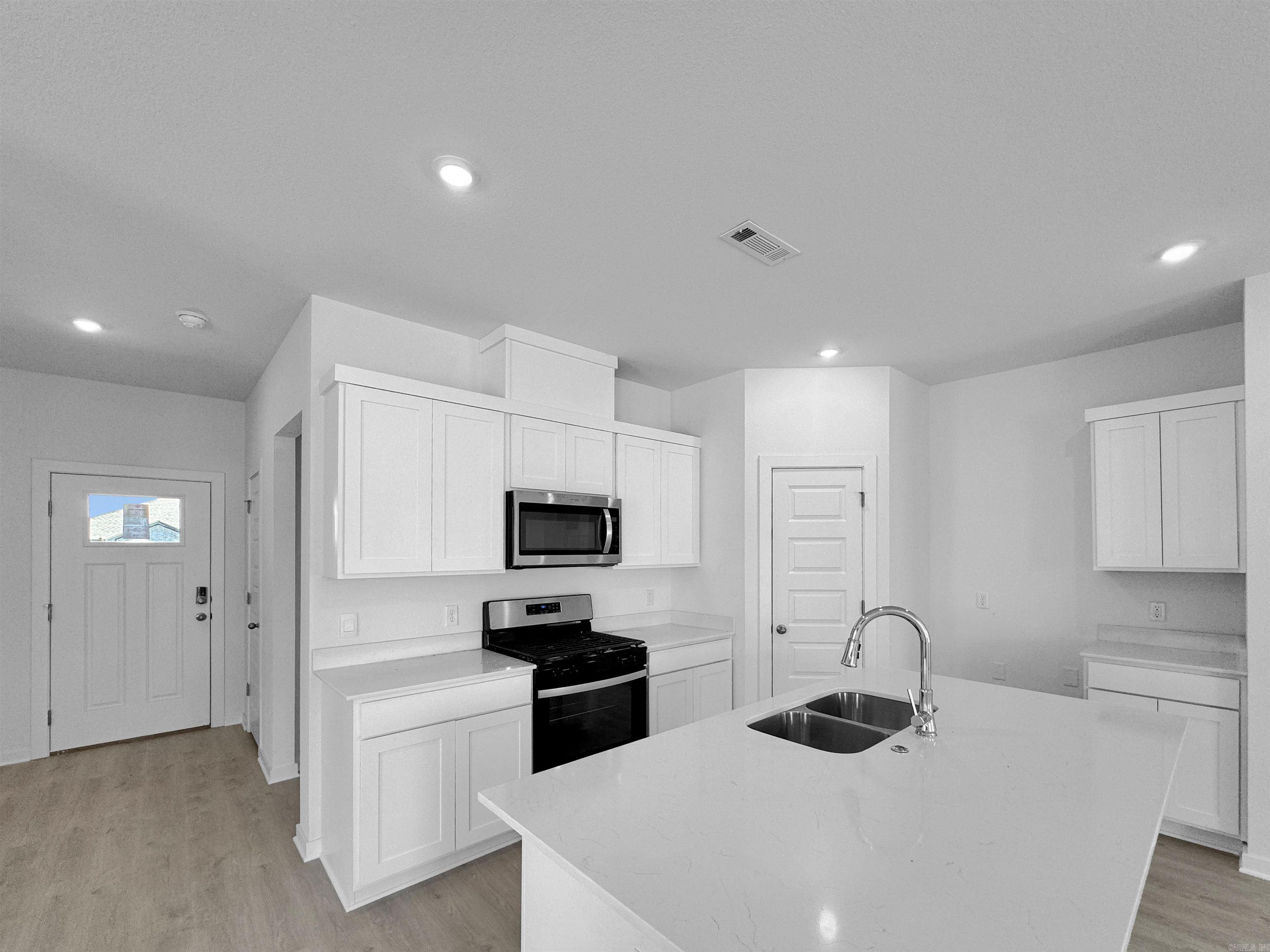 34 Wolfsbridge Loop Property Photo 3