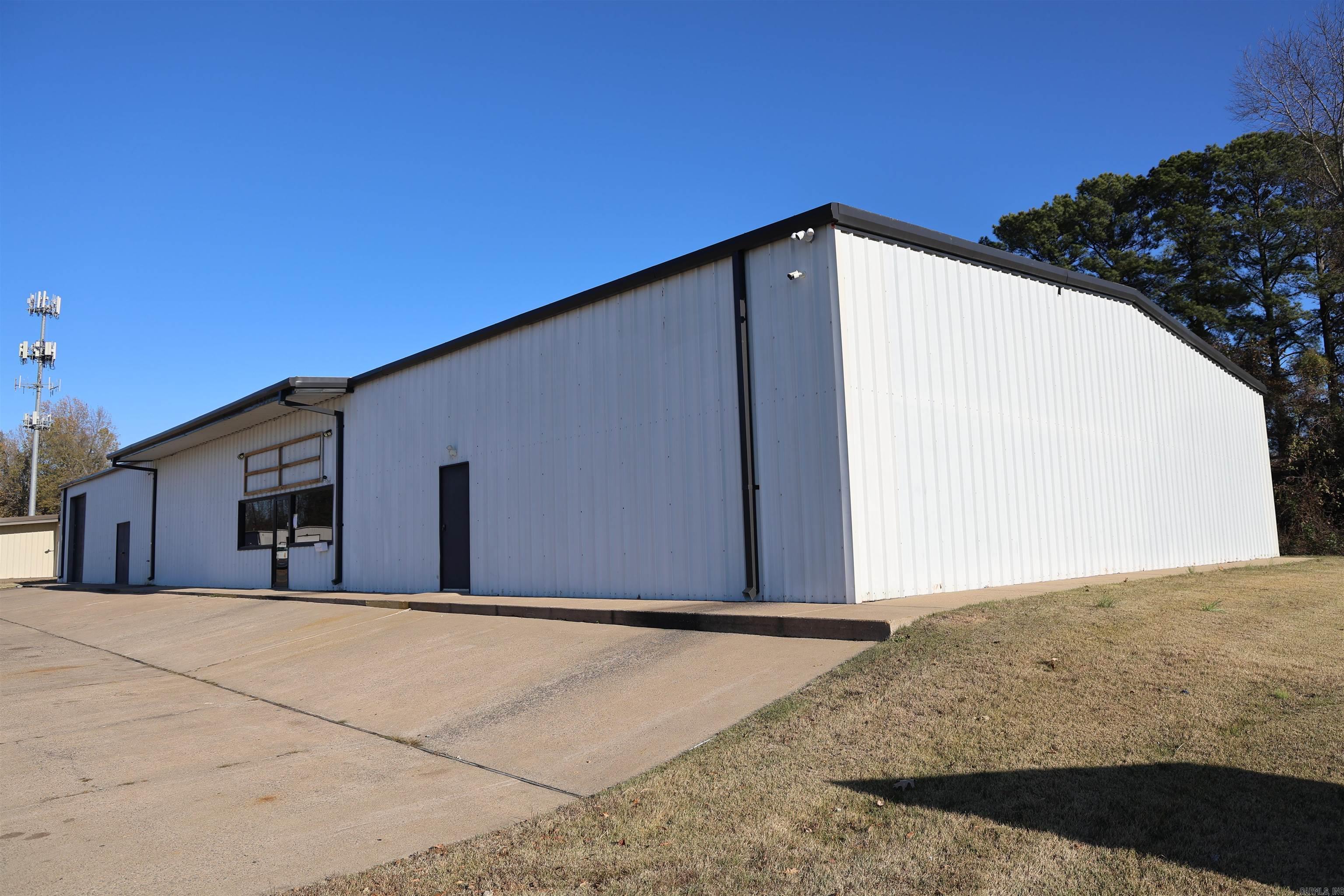 801 Sandlewood Drive Property Photo 3