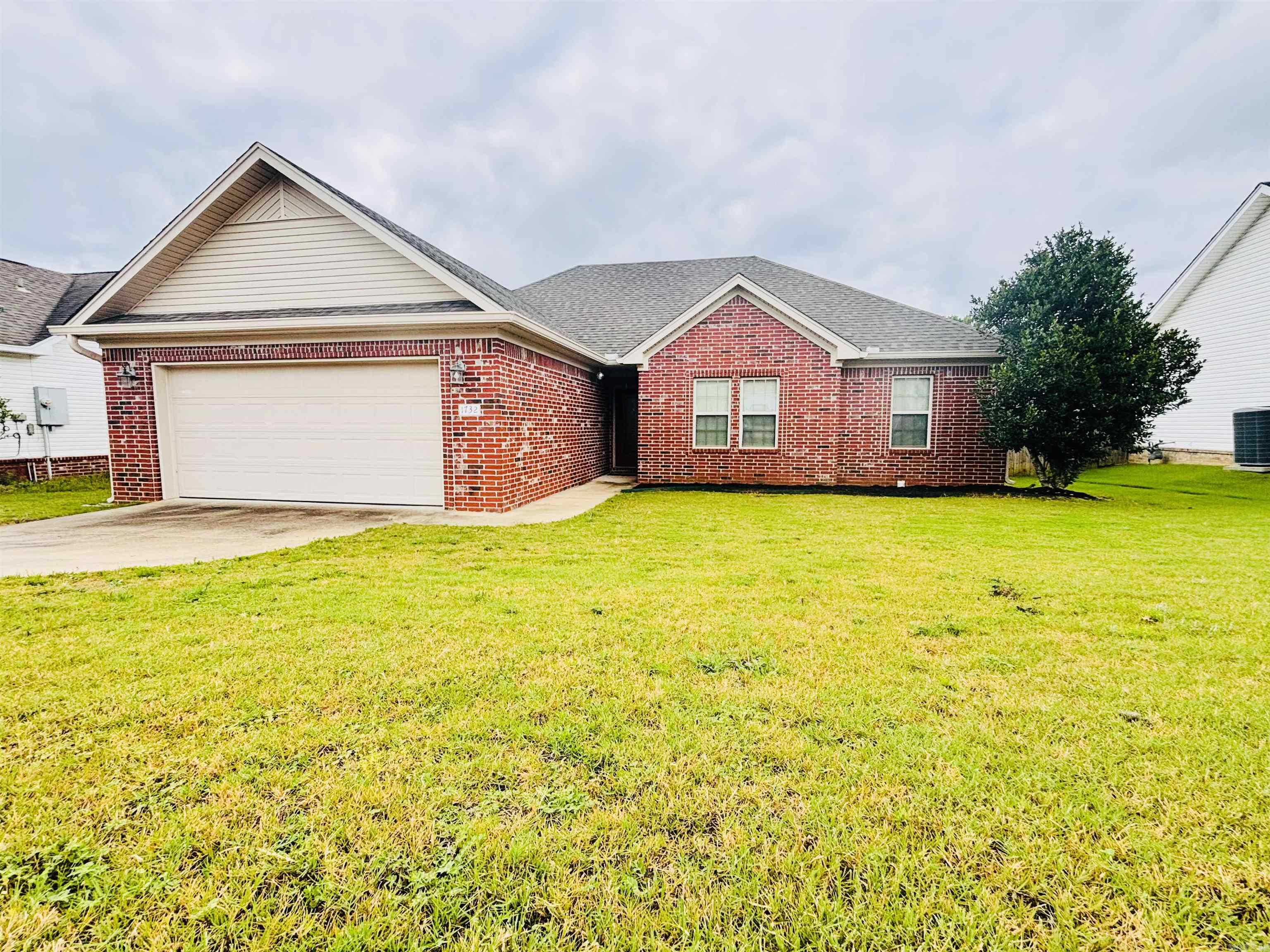 1732 White Oak Lane Property Photo 2