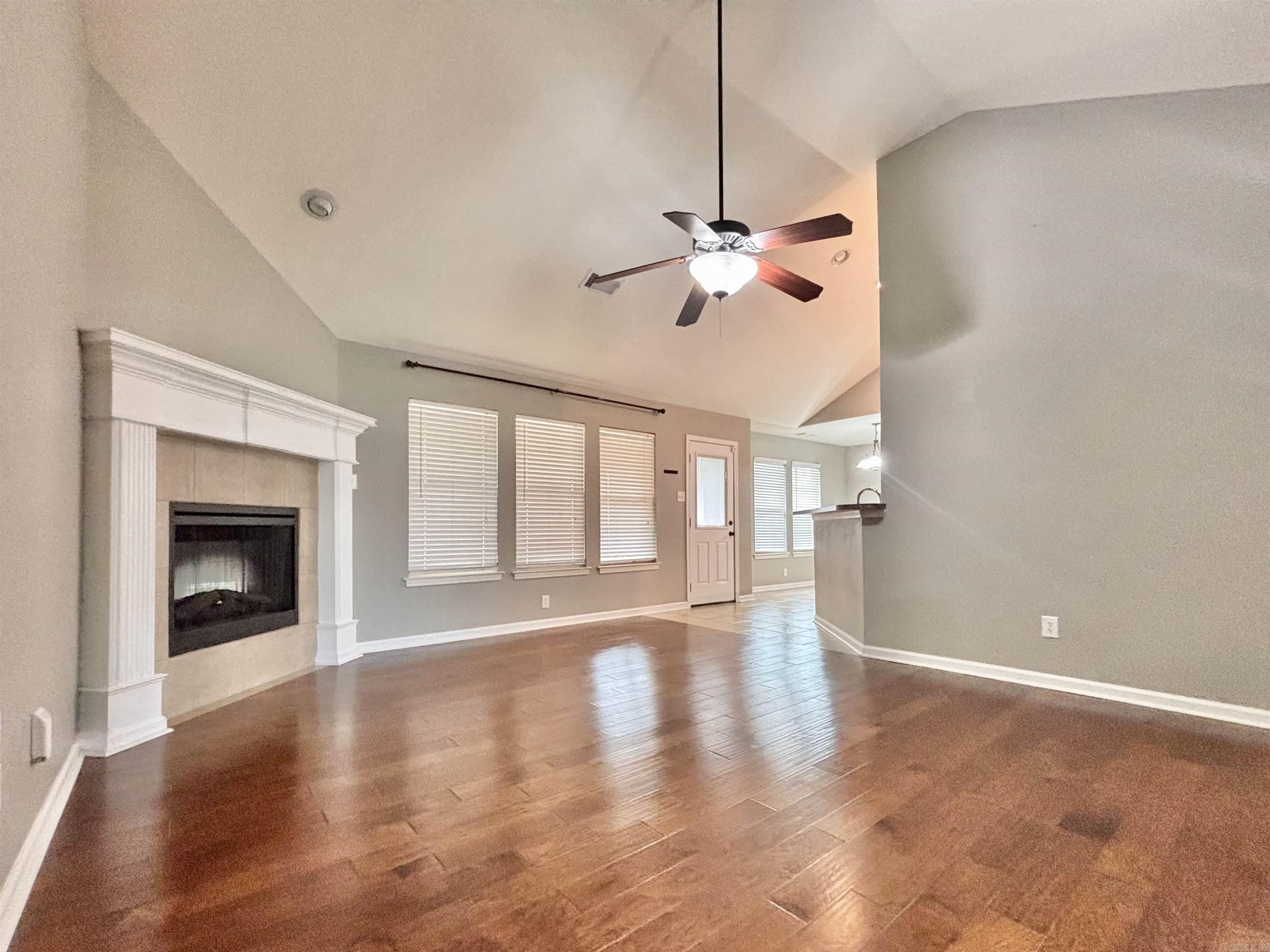 1732 White Oak Lane Property Photo 3
