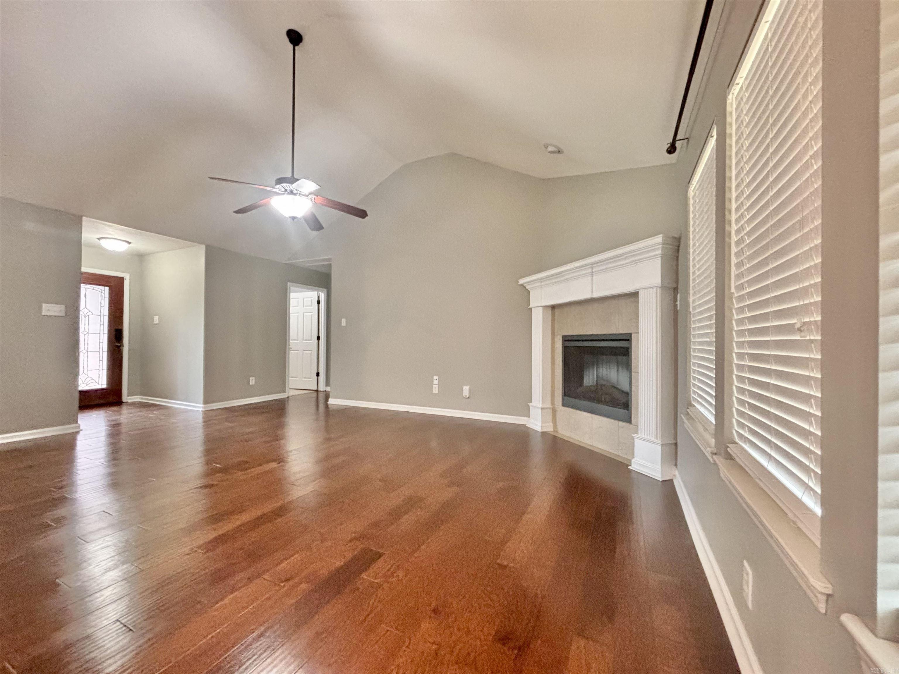 1732 White Oak Lane Property Photo 4
