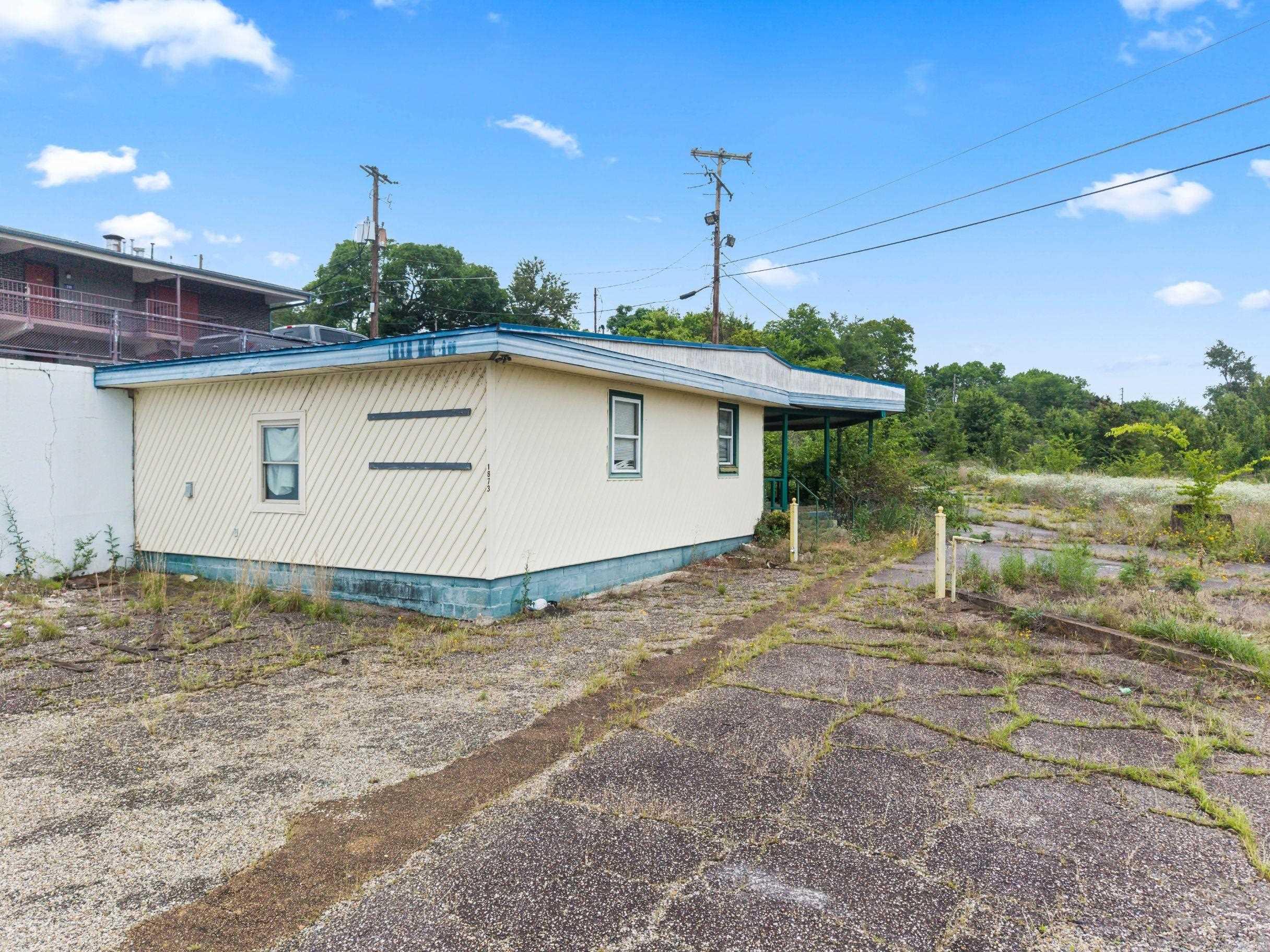 1873 E Grand Property Photo 4