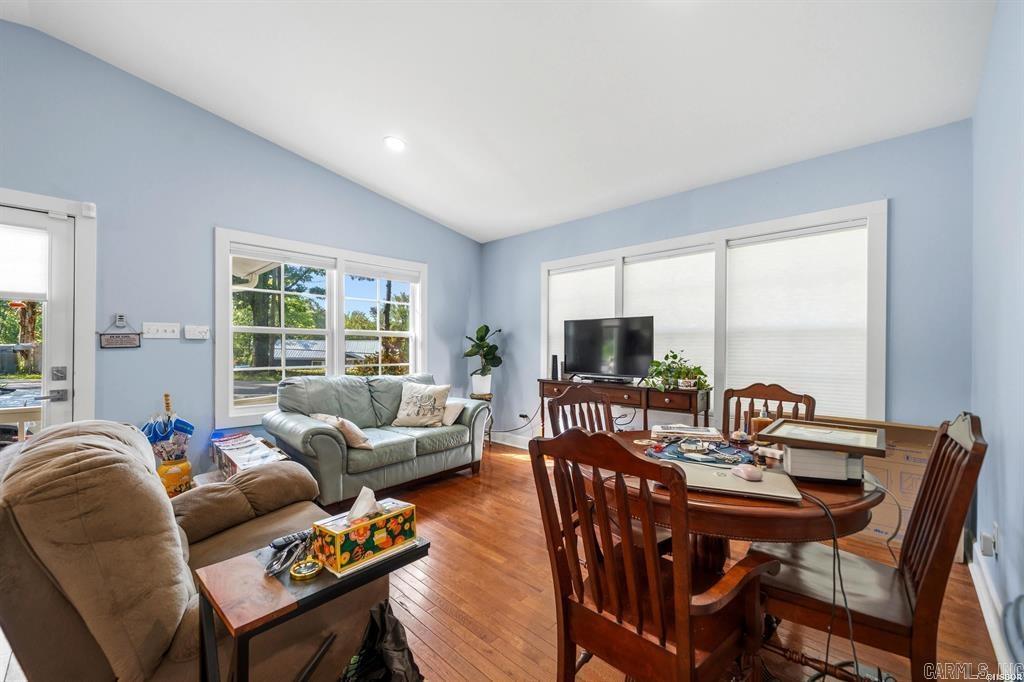 529 Burchwood Bay Property Photo 3