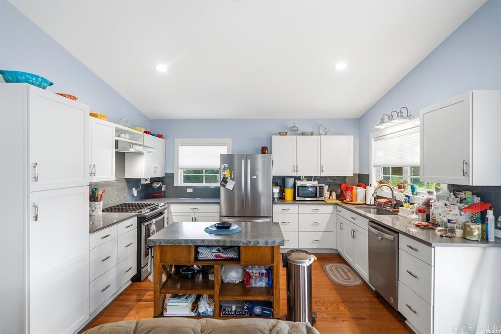529 Burchwood Bay Property Photo 4