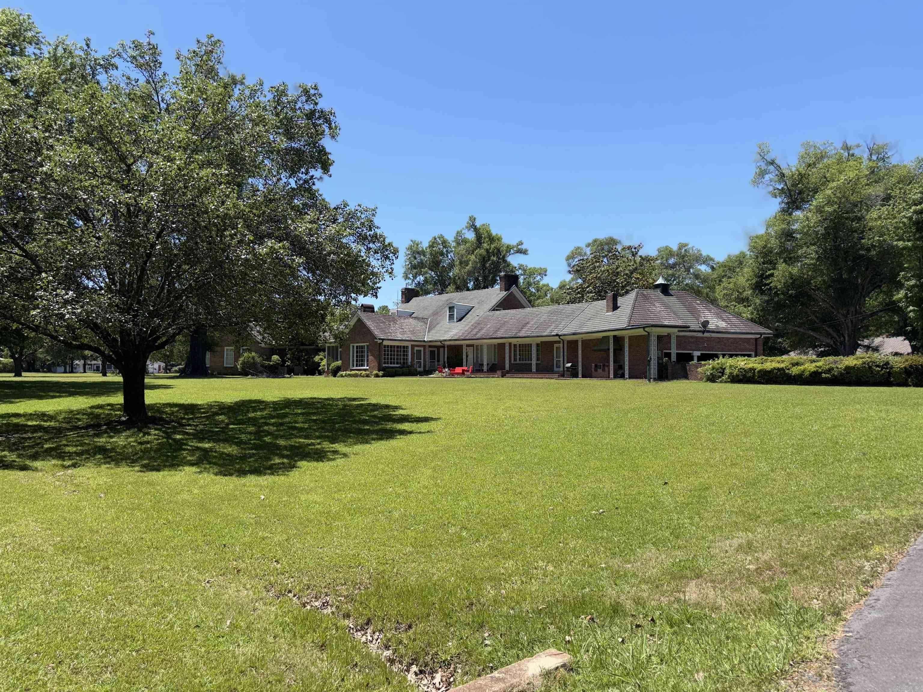 1 Elmwood Circle Property Photo 3