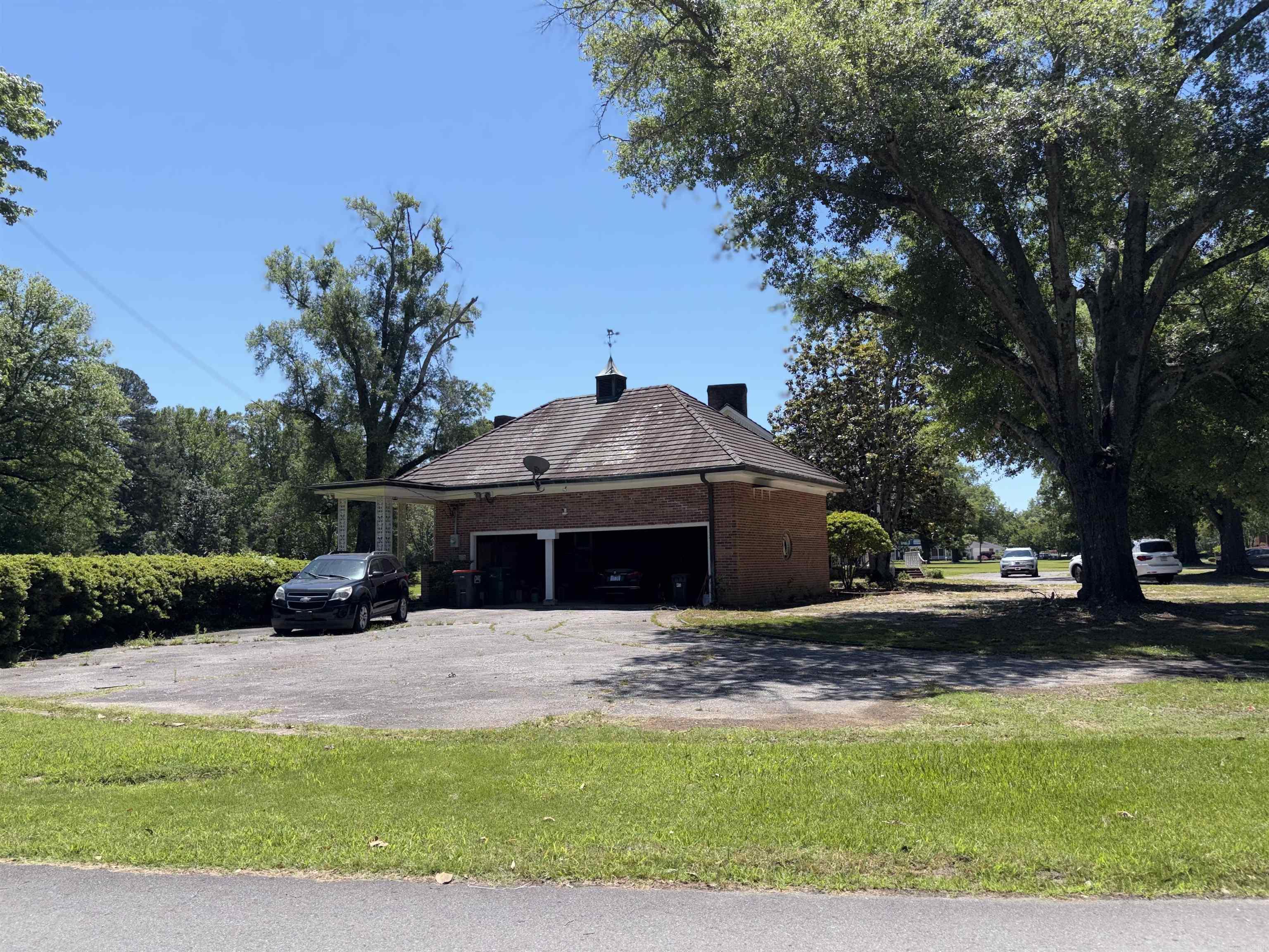 1 Elmwood Circle Property Photo 6