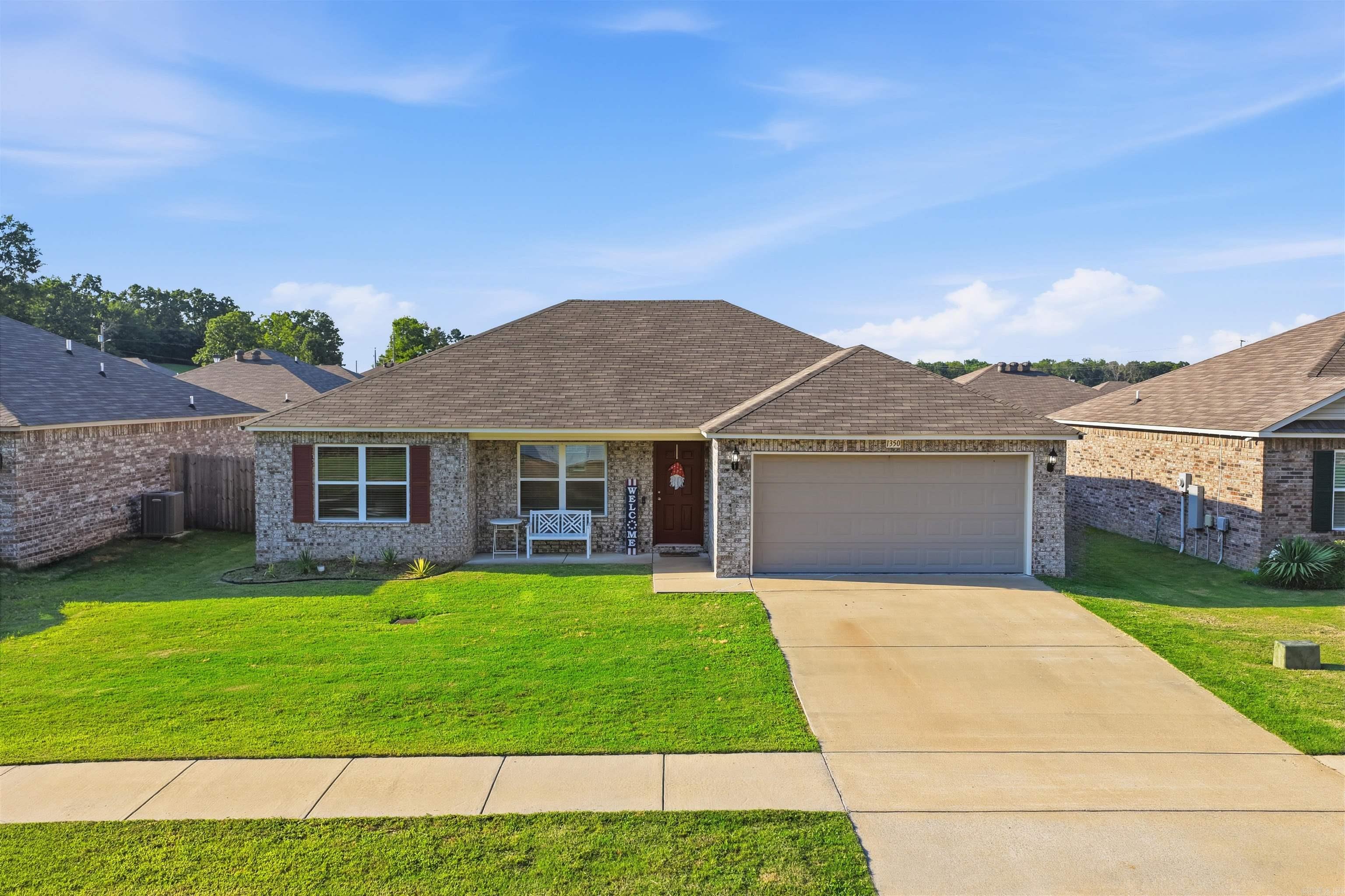 1350 Acuff Ln Property Photo 2
