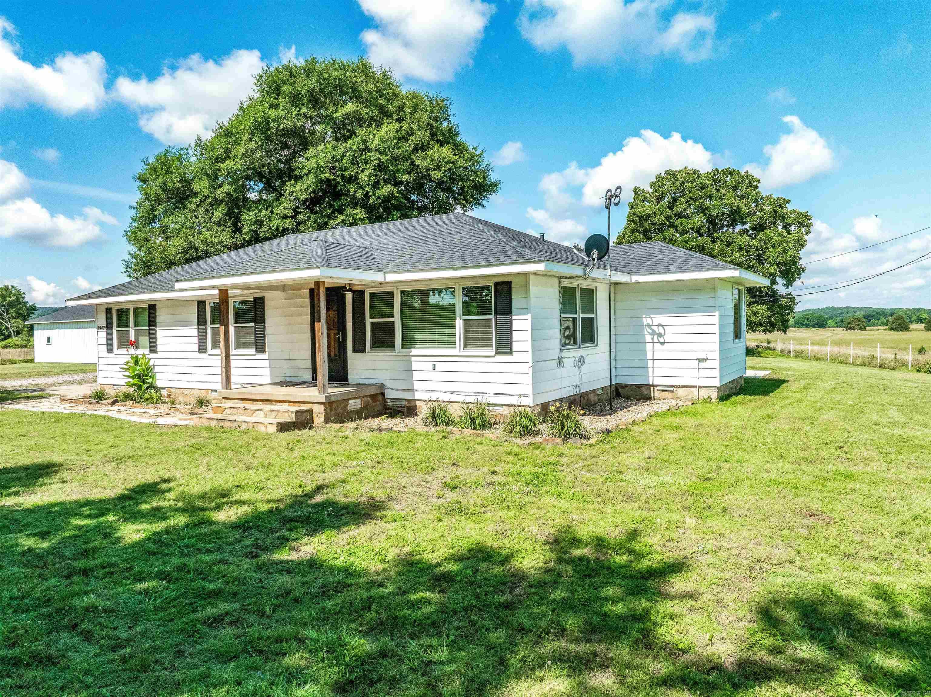 19025 Highway 41 Property Photo 2