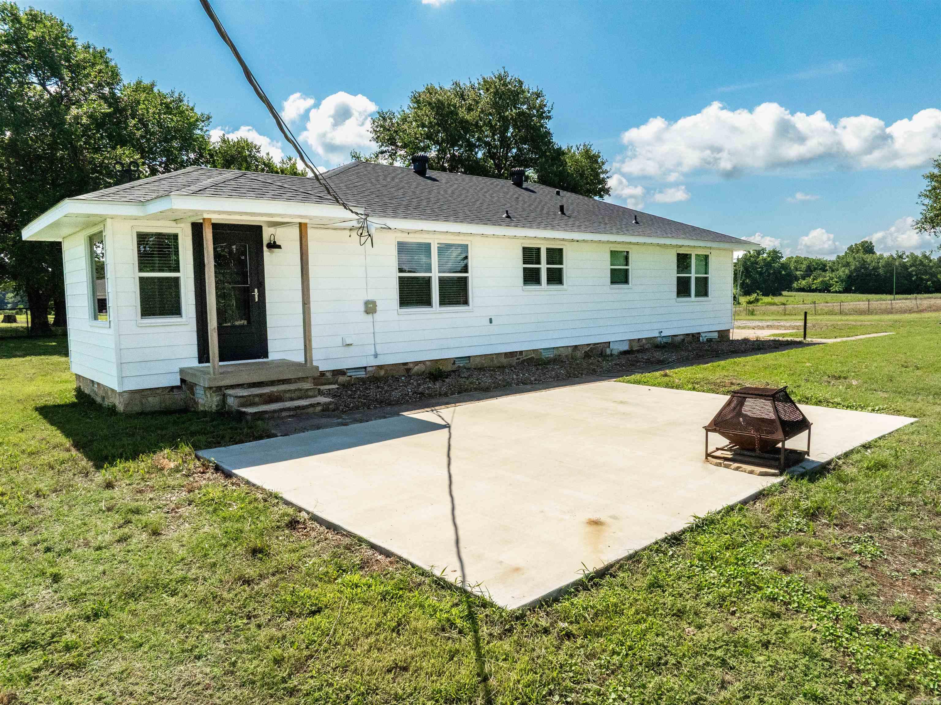 19025 Highway 41 Property Photo 3