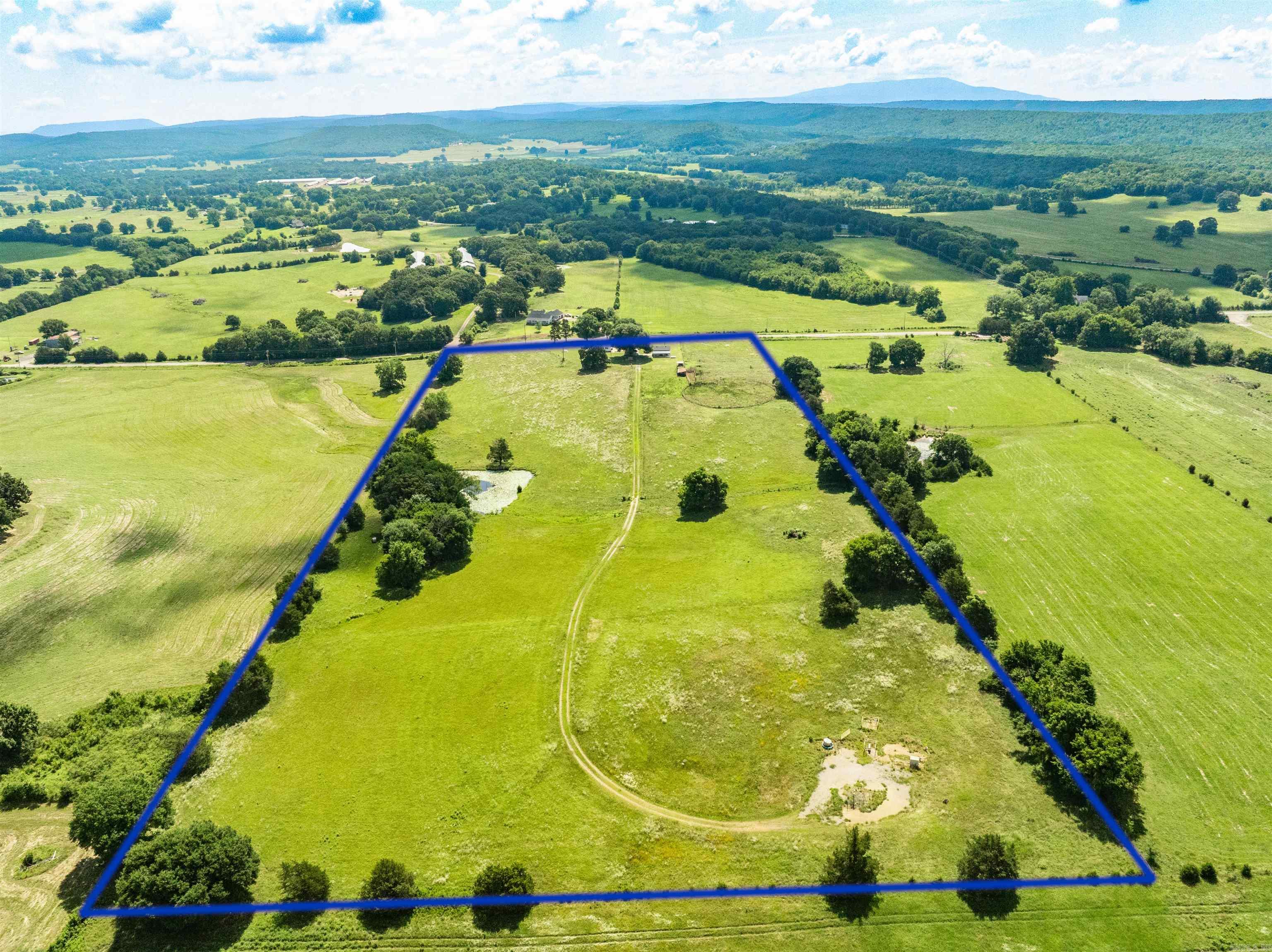 19025 Highway 41 Property Photo 6