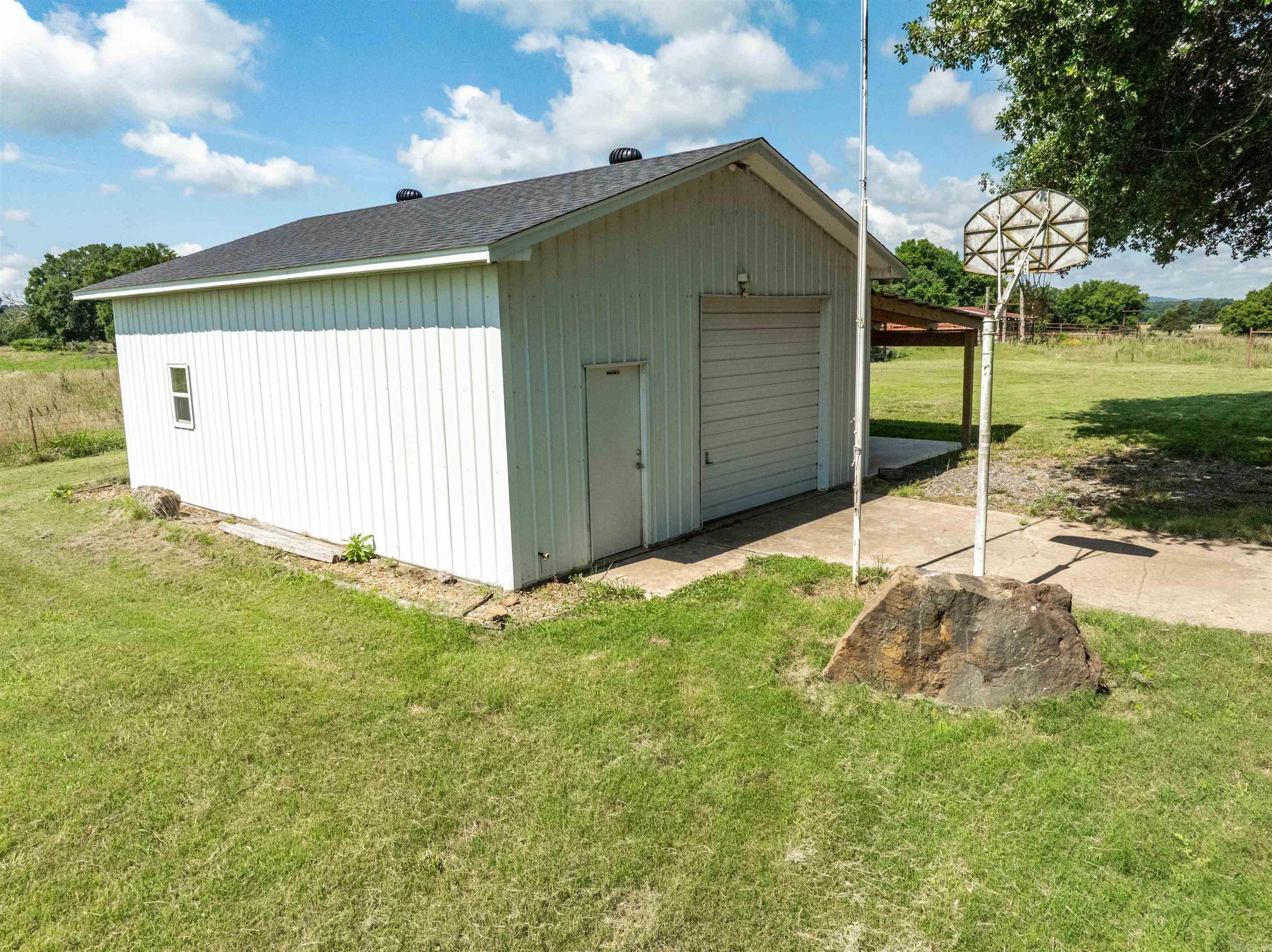 19025 Highway 41 Property Photo 28