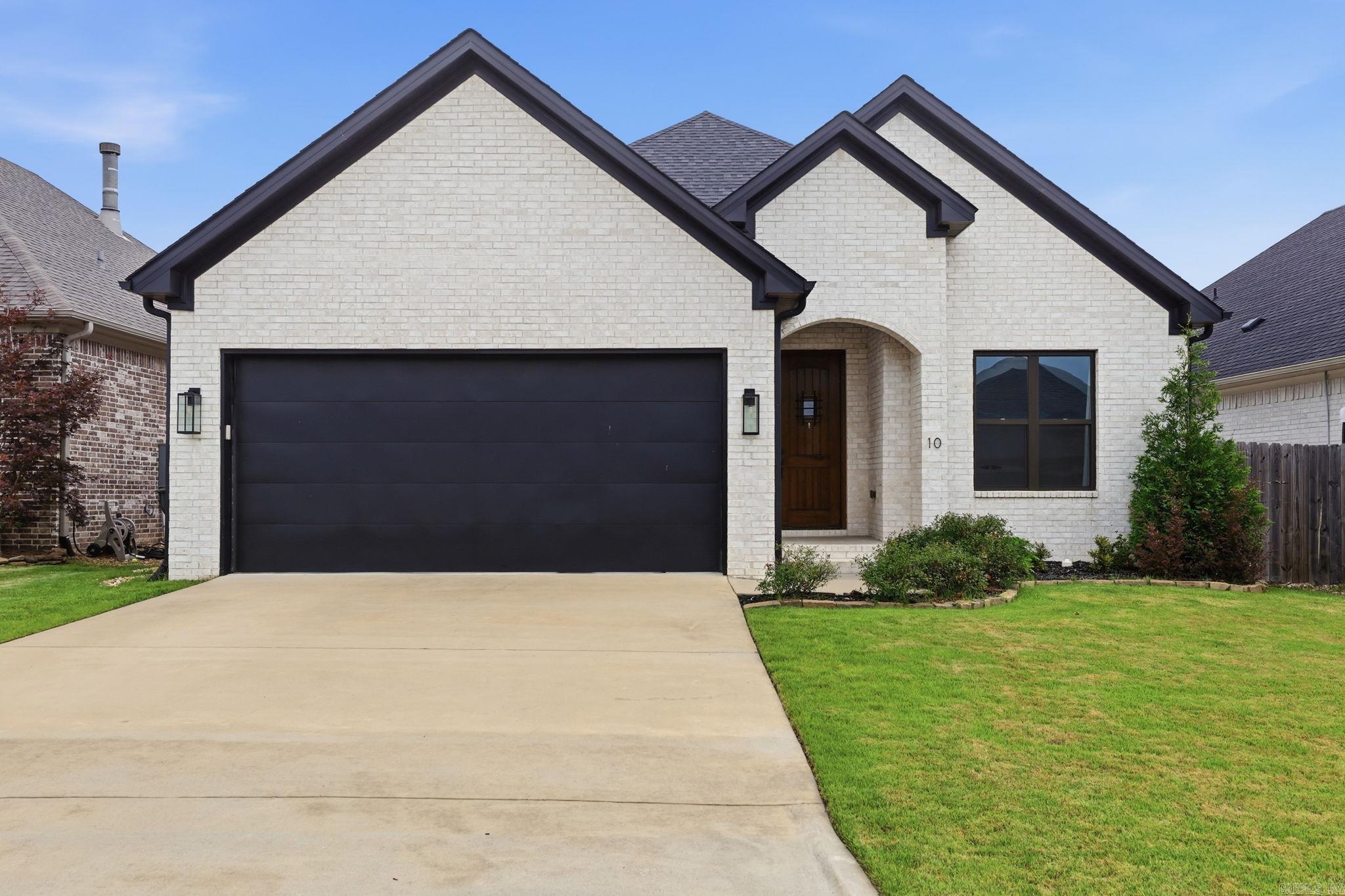 10 Short Leaf Lane Property Photo 1