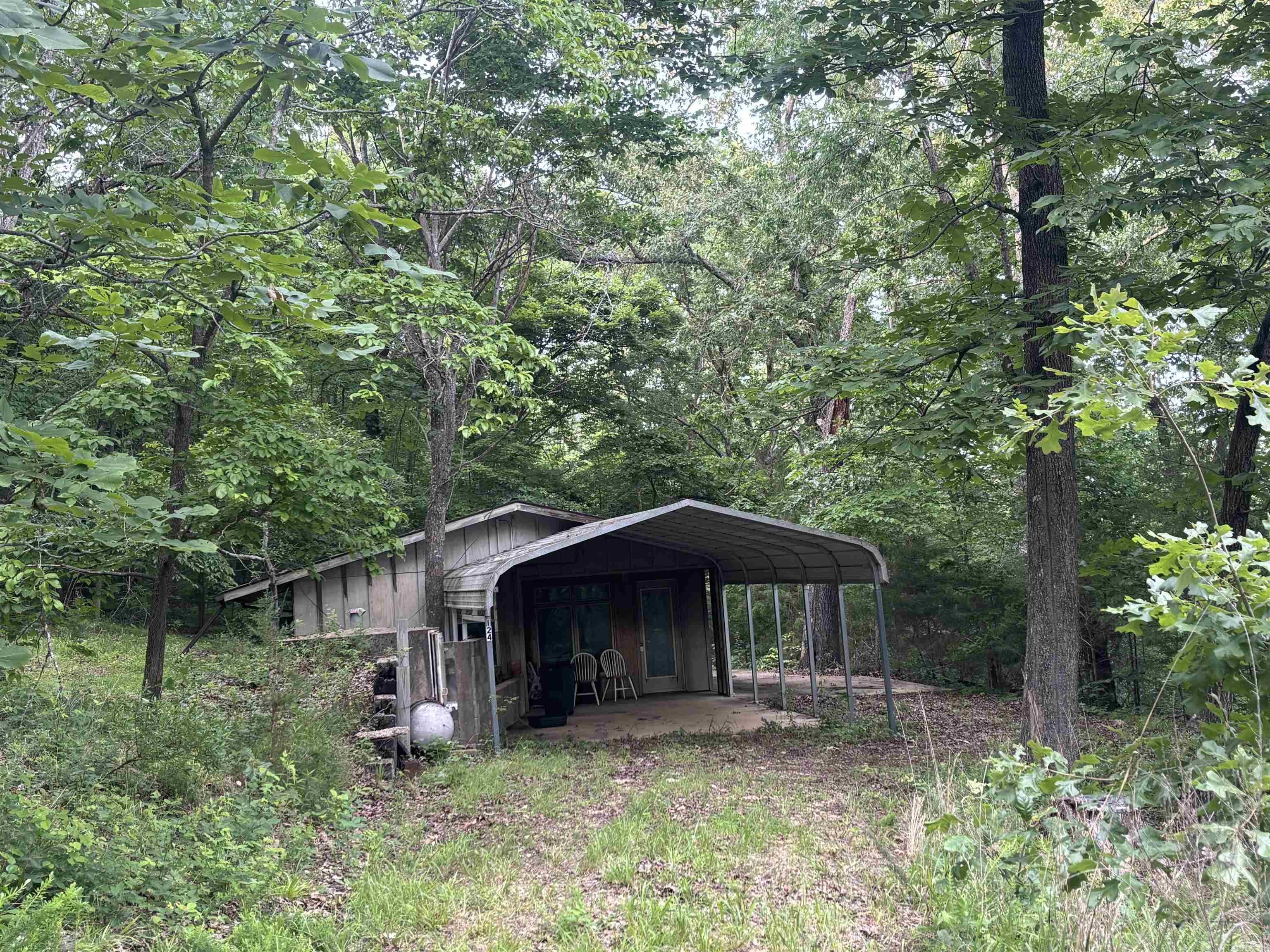 124 Bluffs Drive Property Photo 1