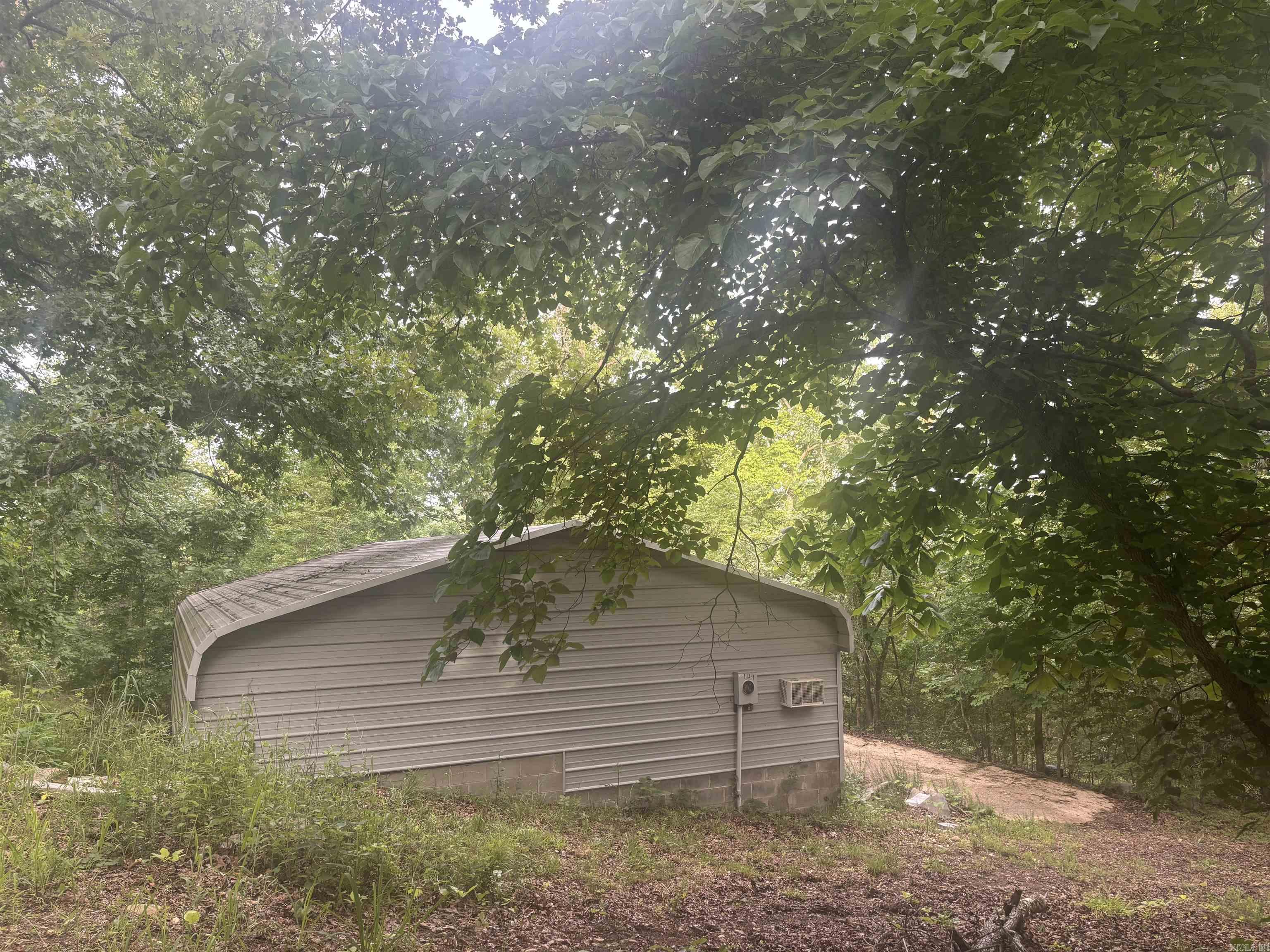 124 Bluffs Drive Property Photo 2