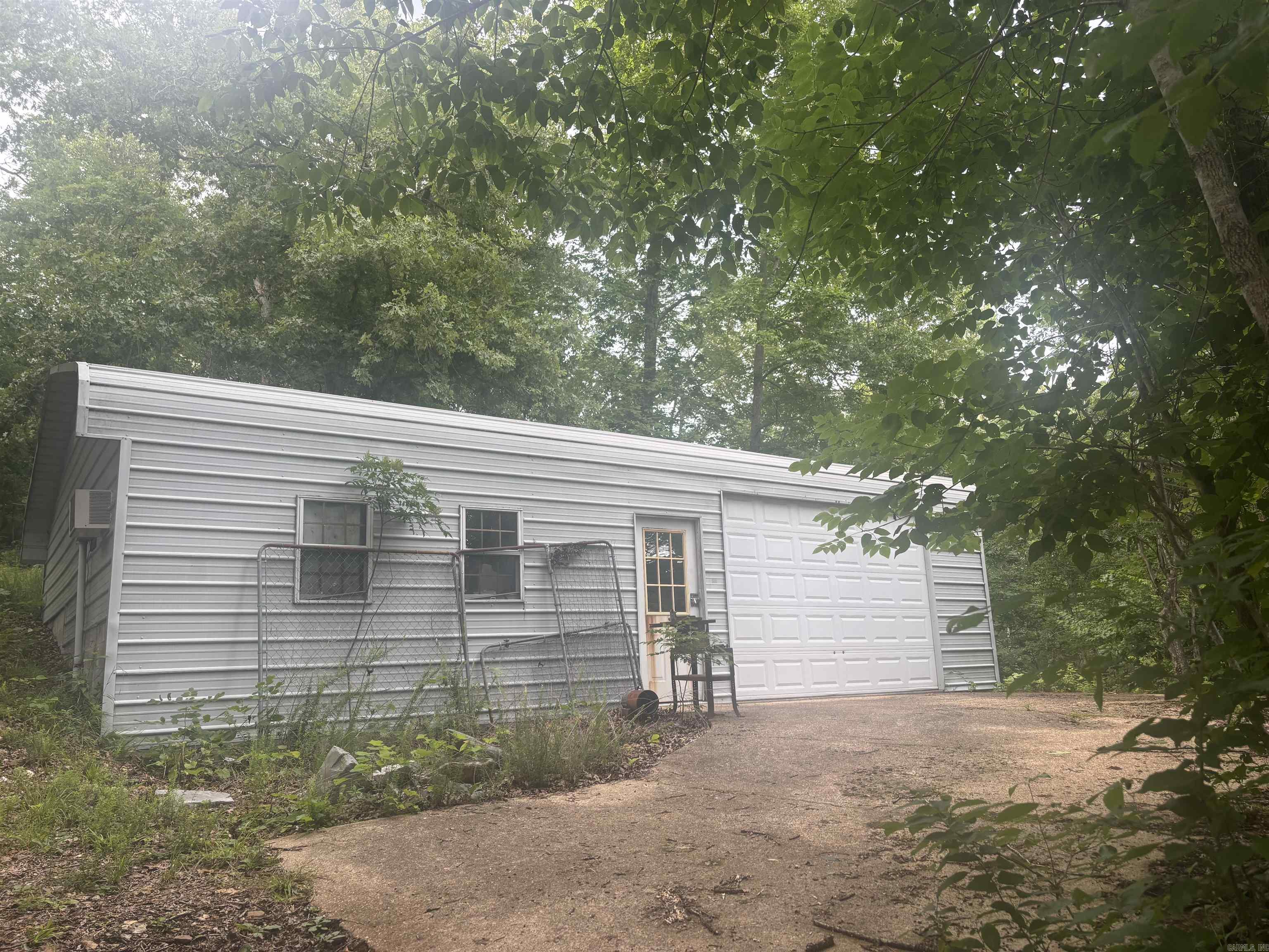 124 Bluffs Drive Property Photo 3