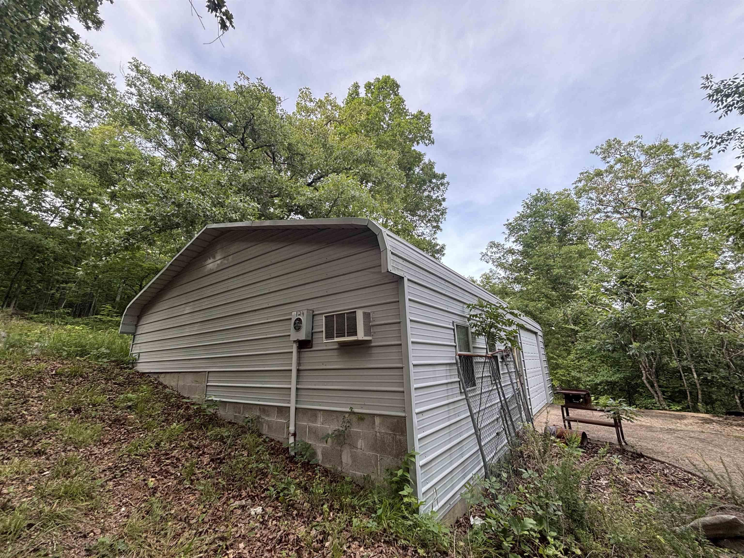 124 Bluffs Drive Property Photo 4