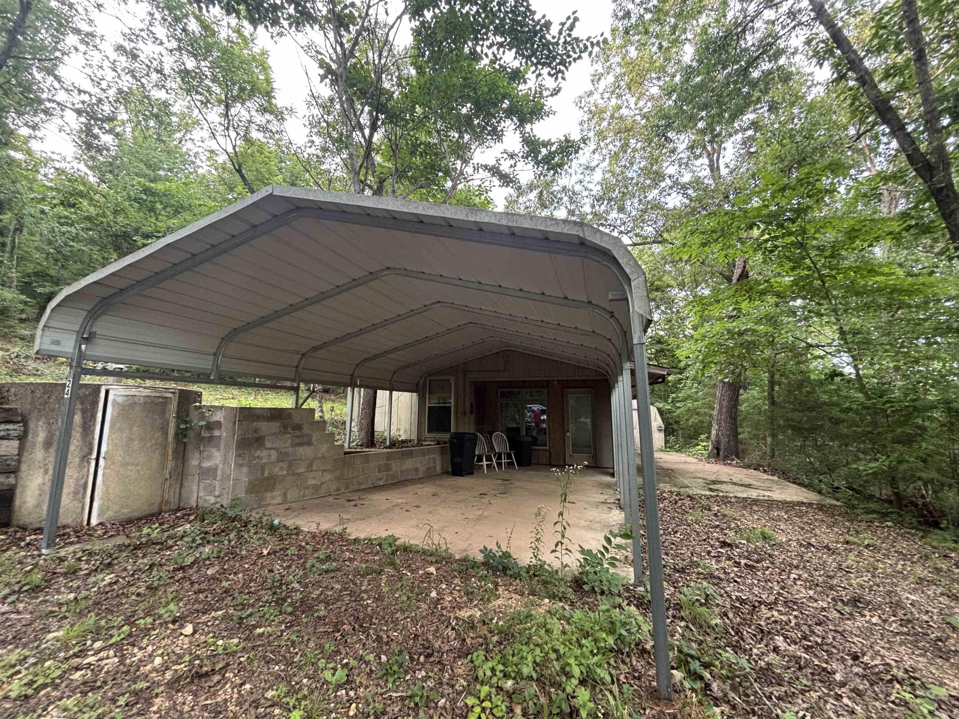 124 Bluffs Drive Property Photo 6