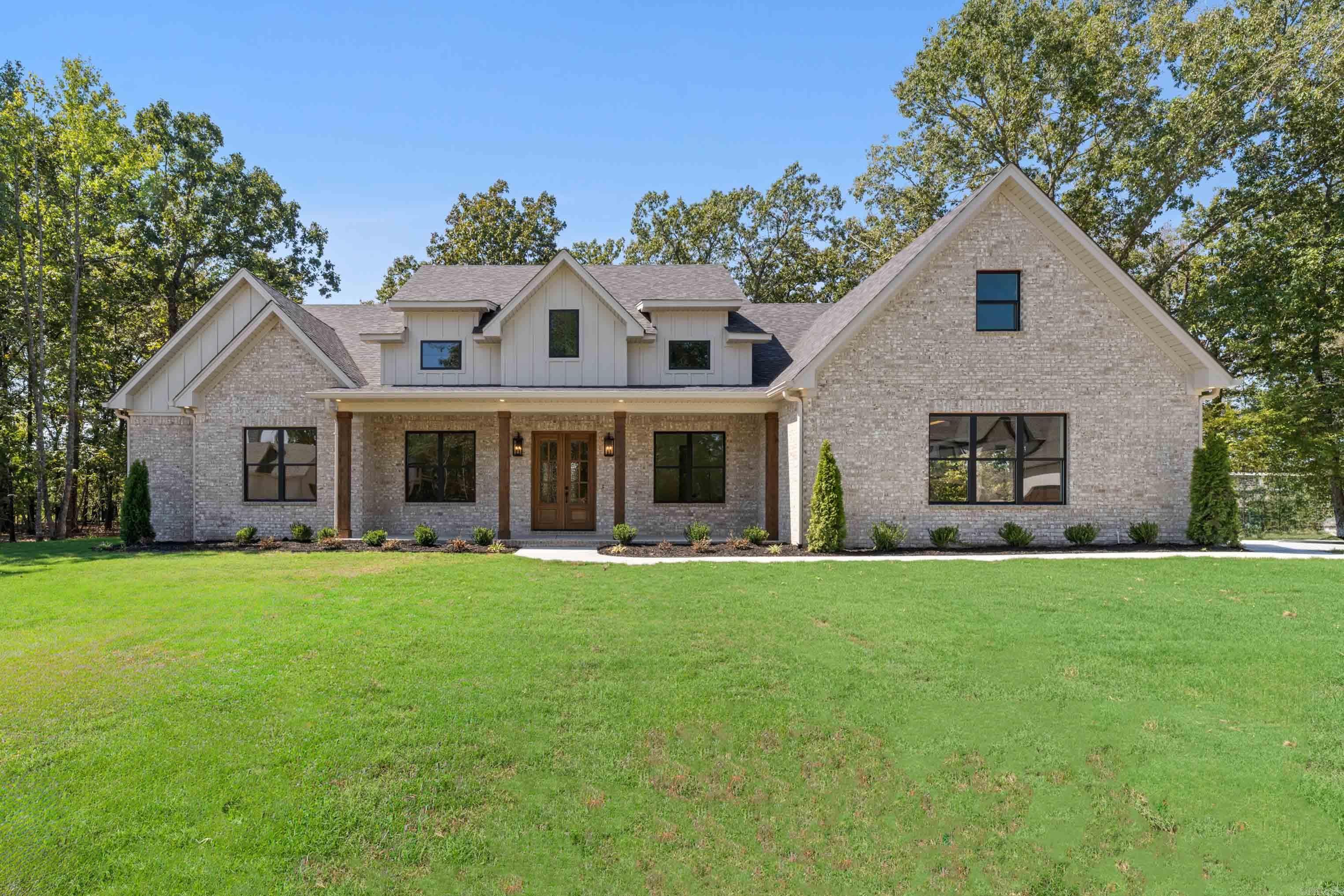 202 Shagbark Trail