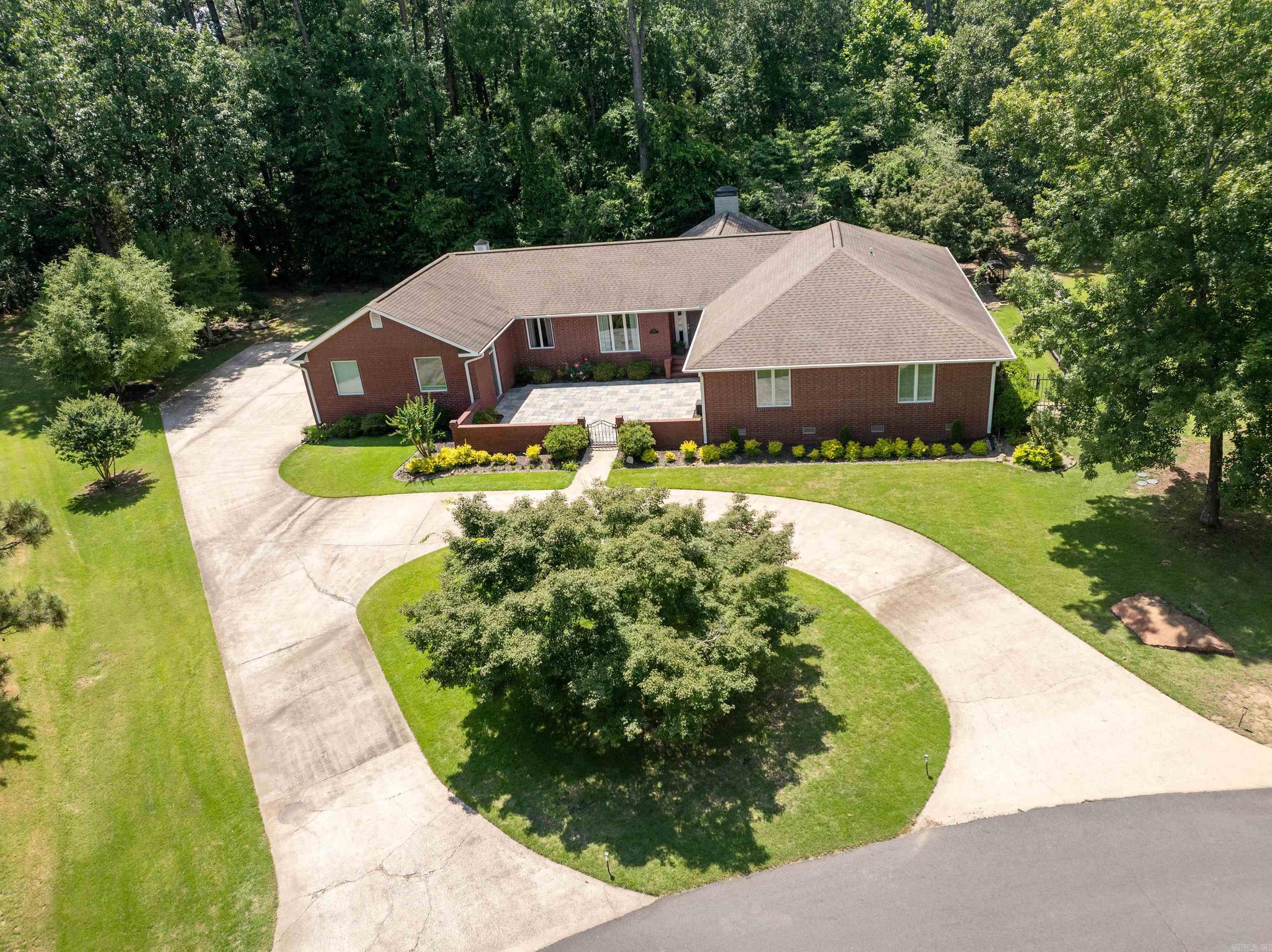1021 Huntington Place Property Photo 1