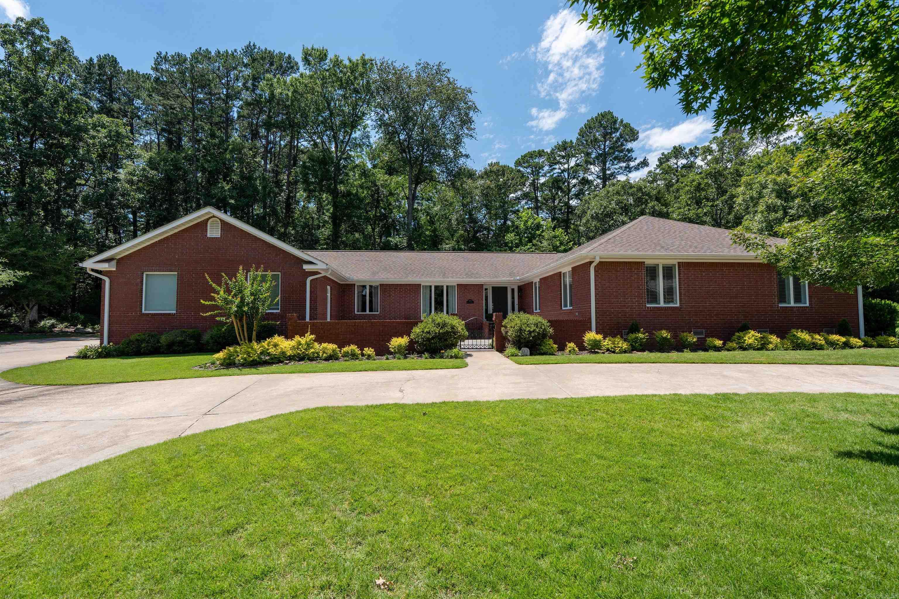 1021 Huntington Place Property Photo 2