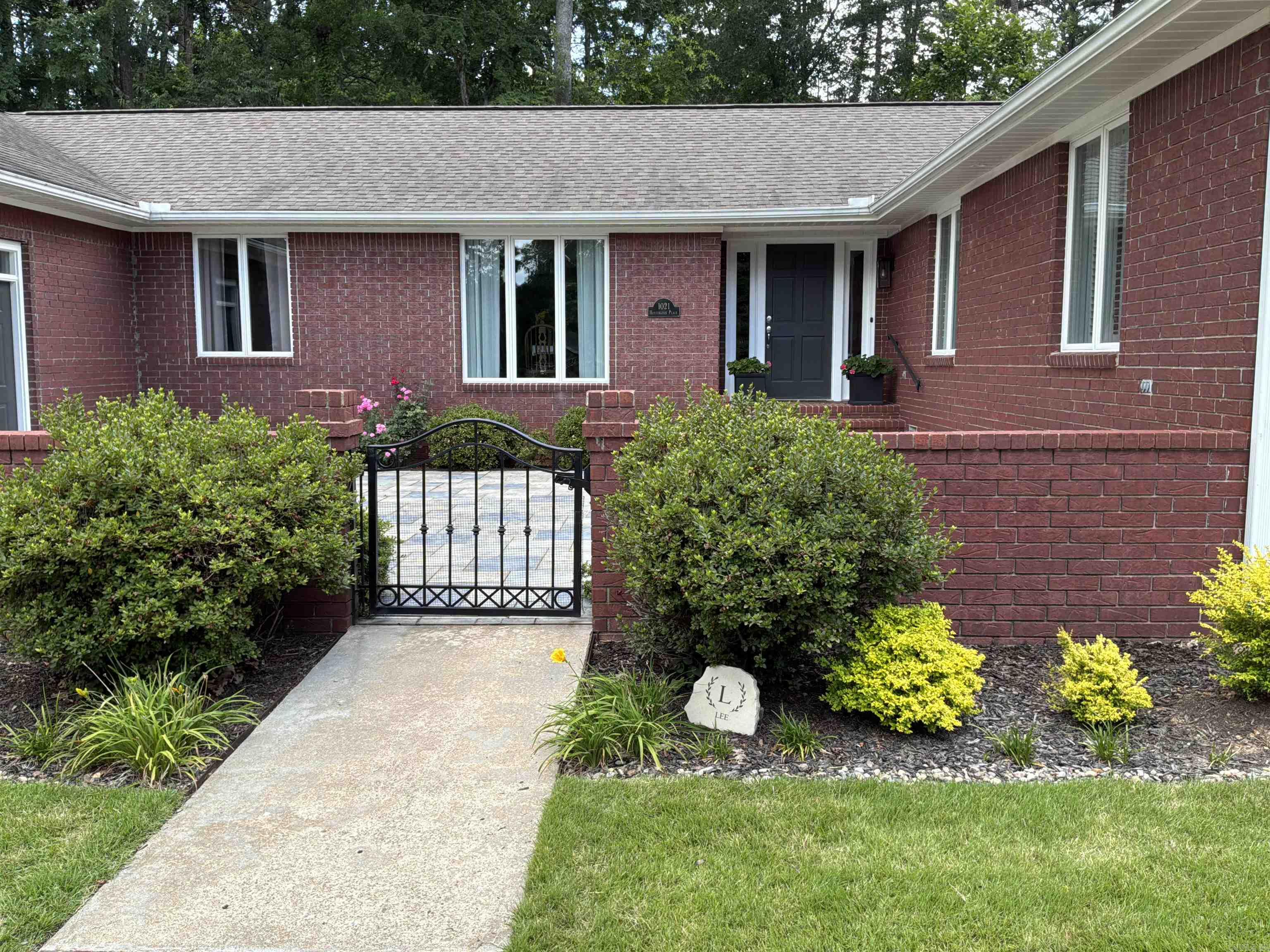 1021 Huntington Place Property Photo 4