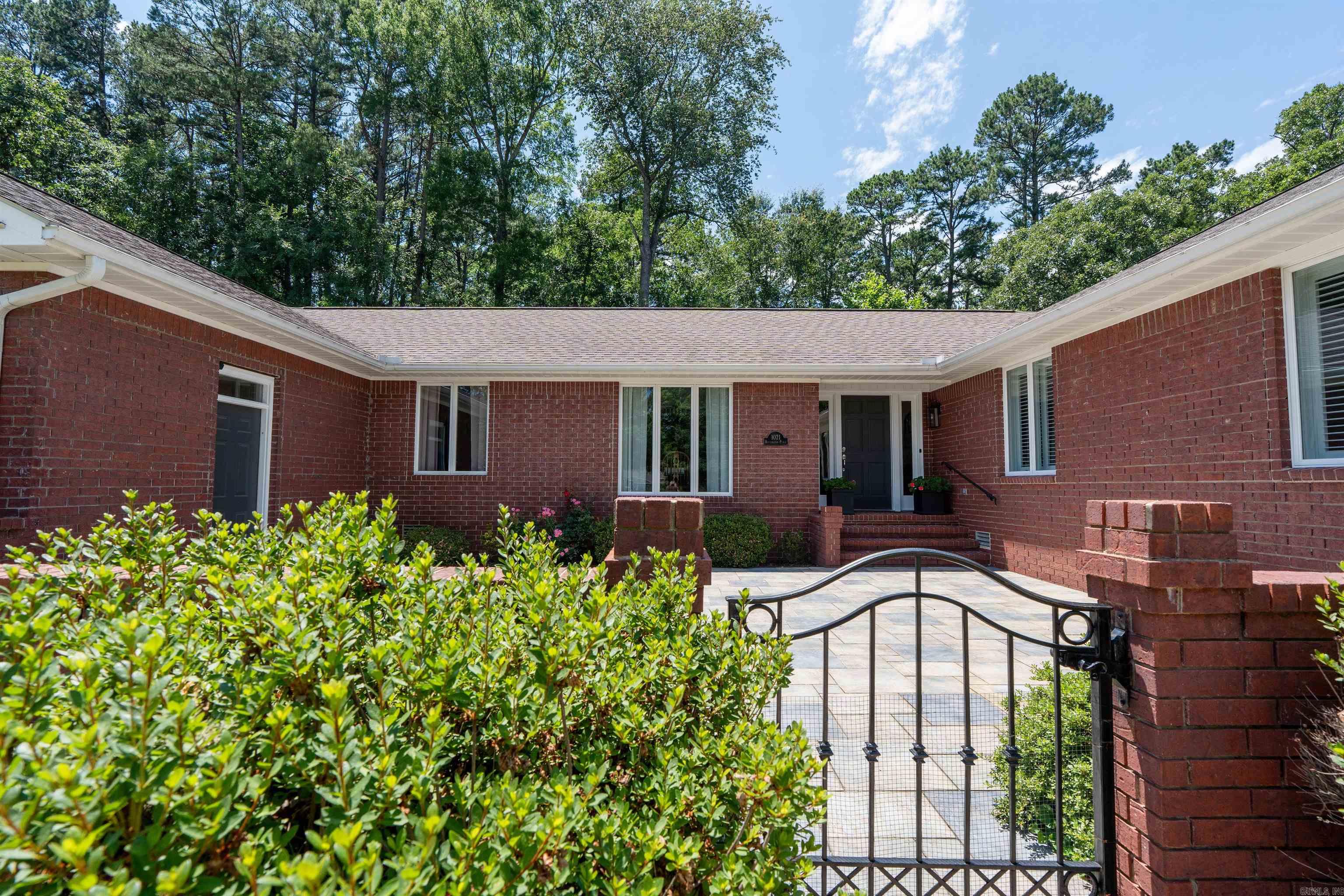 1021 Huntington Place Property Photo 5