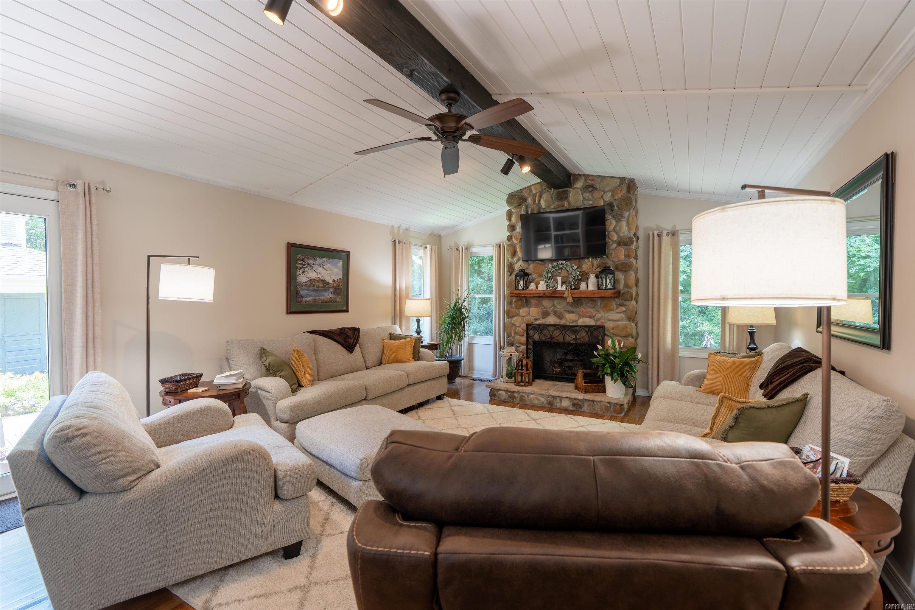 1021 Huntington Place Property Photo 8