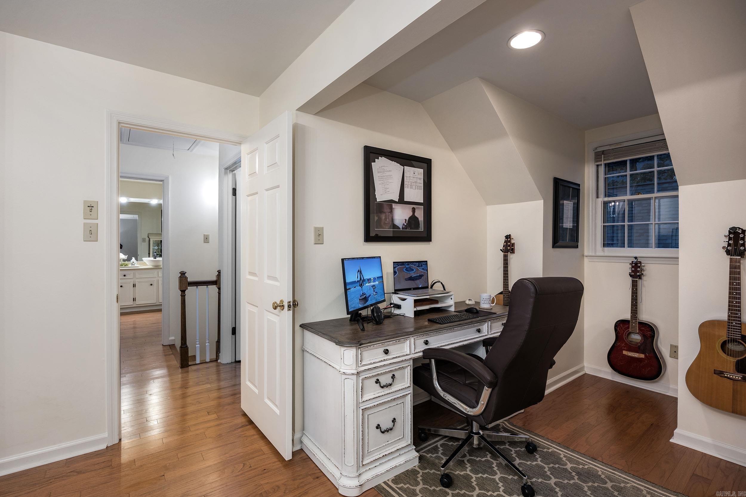 2 Windsor Court Property Photo 35