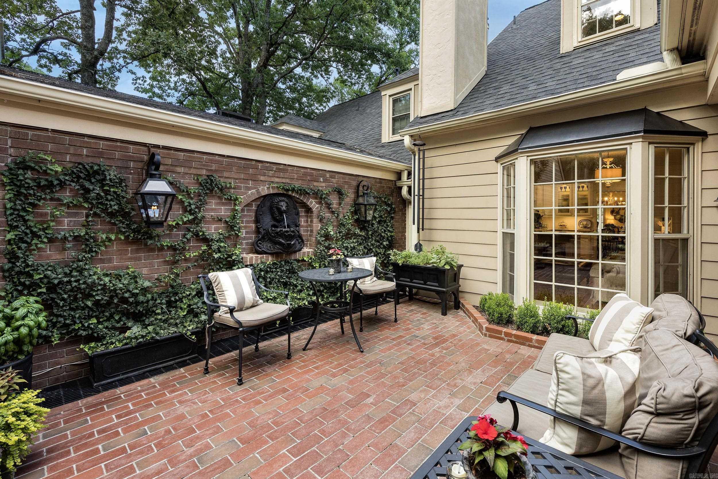 2 Windsor Court Property Photo 45