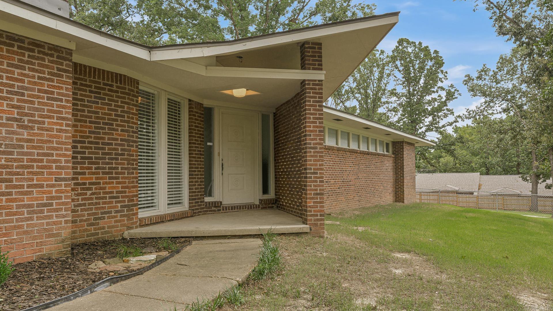 100 Holmes Road Property Photo 2