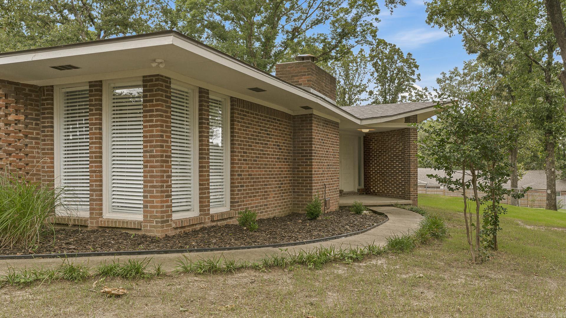 100 Holmes Road Property Photo 3