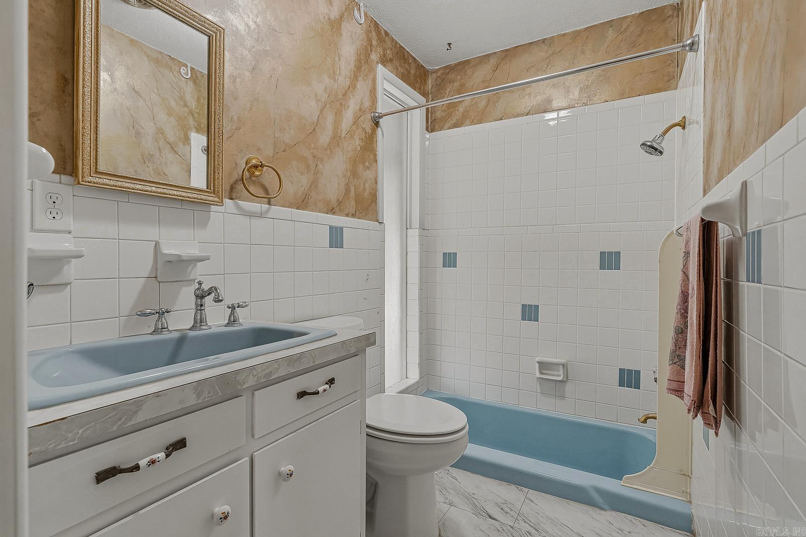 100 Holmes Road Property Photo 25