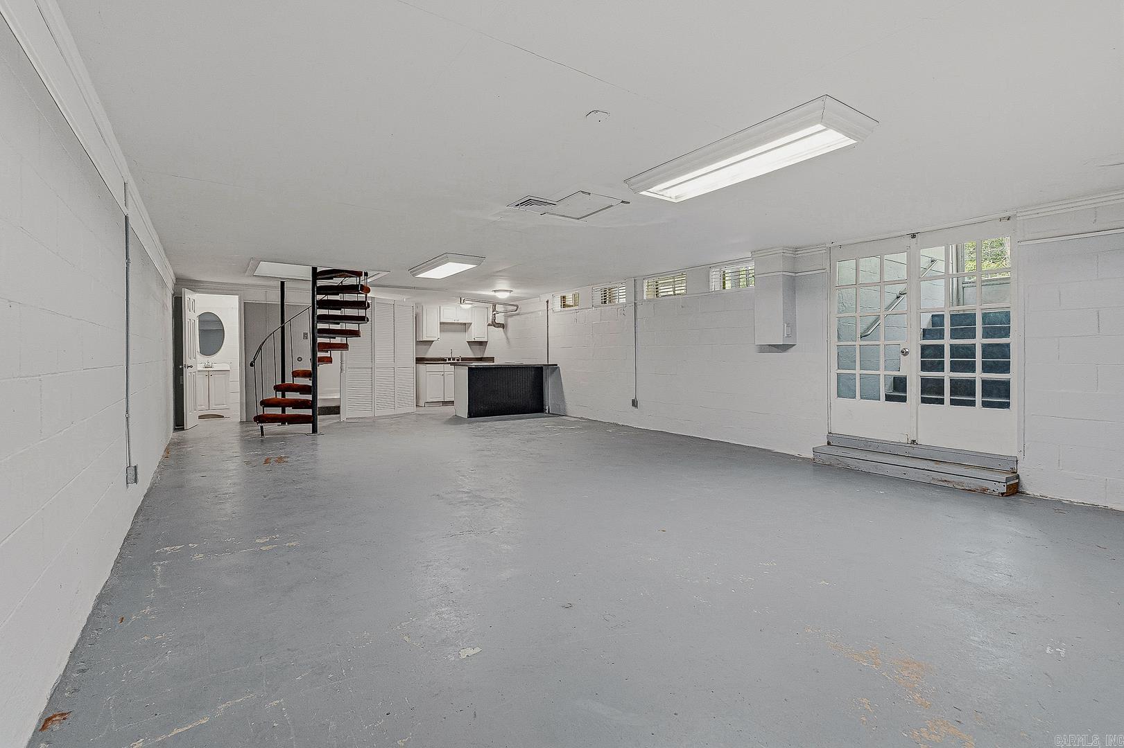 100 Holmes Road Property Photo 33