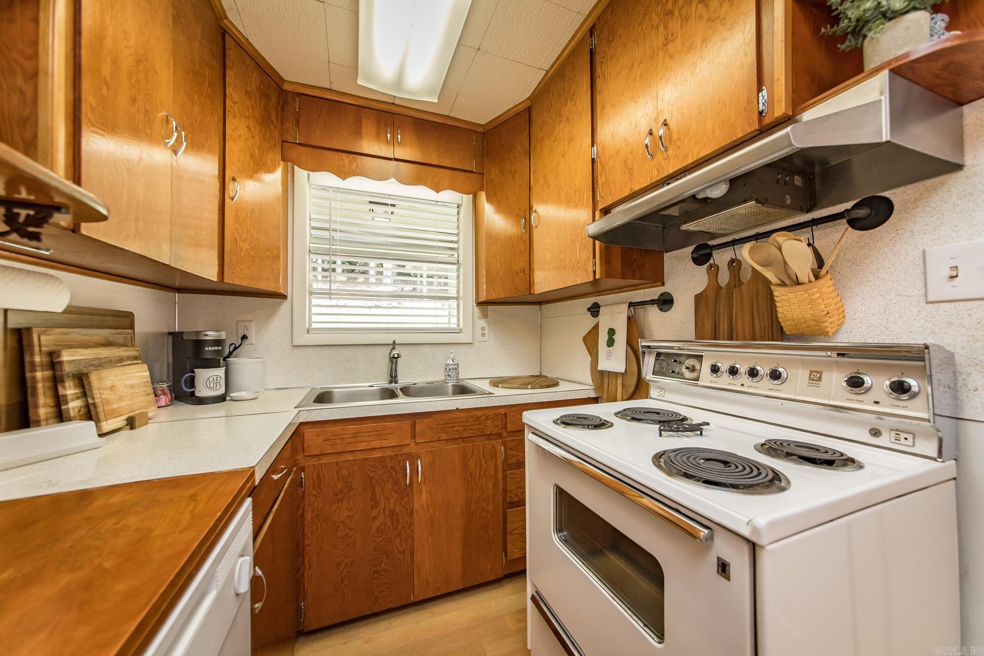 403 Lake Shore Drive Property Photo 13