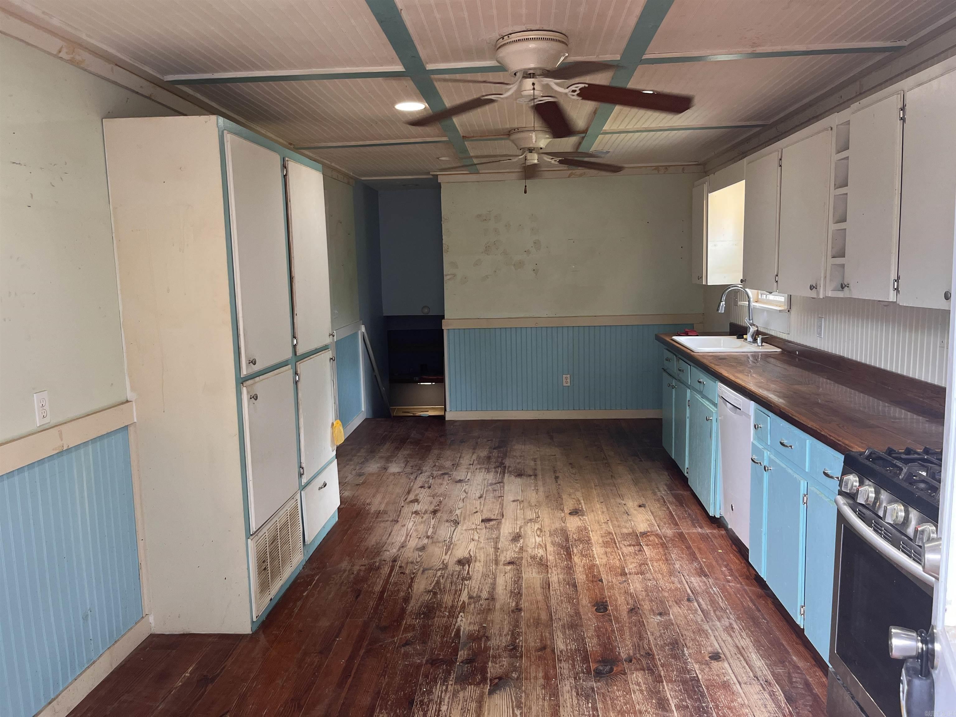 2116 Newberry Road Property Photo 4
