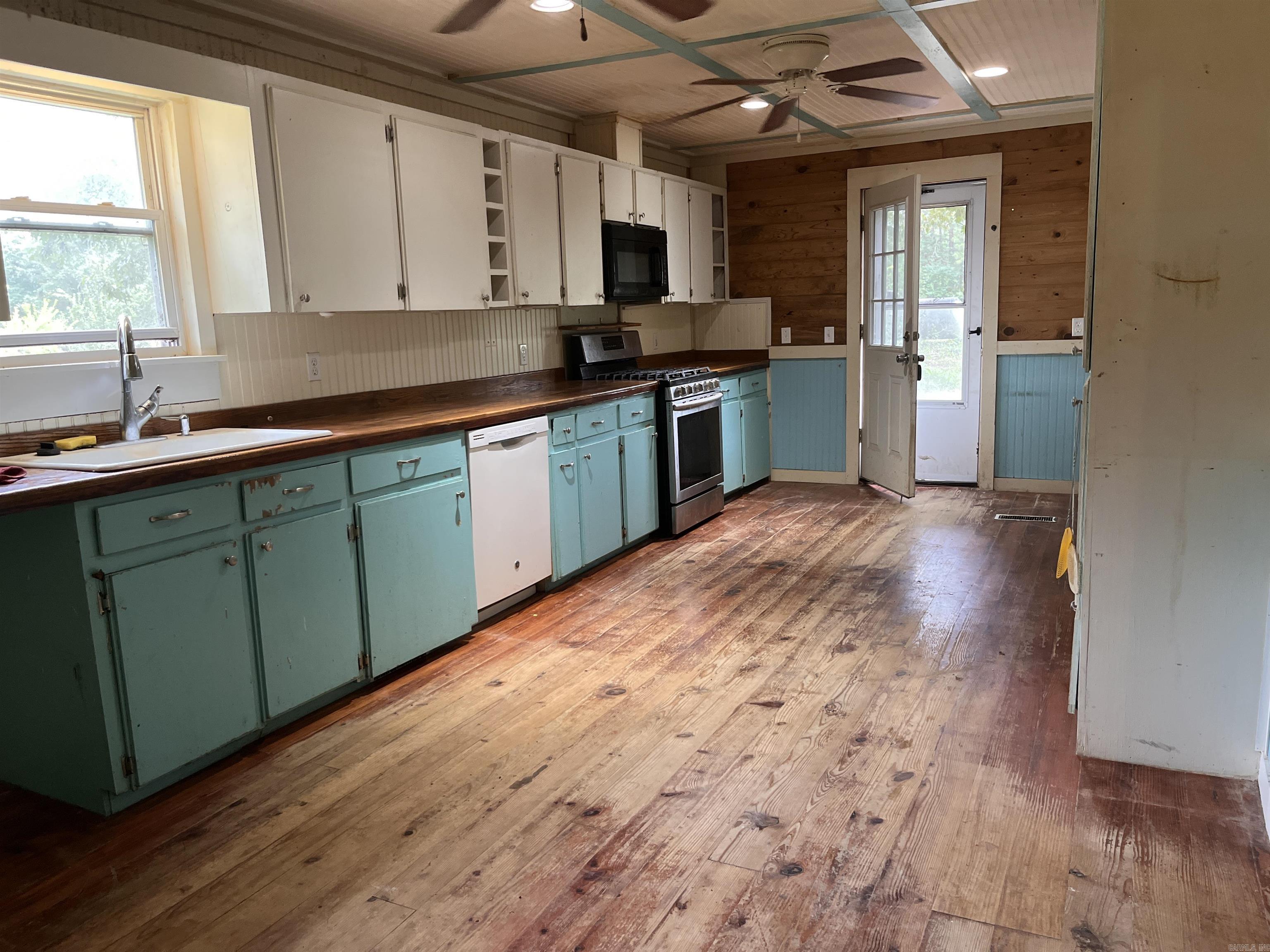 2116 Newberry Road Property Photo 5