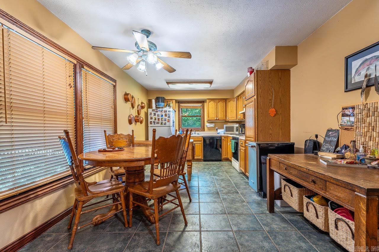 312 Shadow Oak Lane Property Photo 4