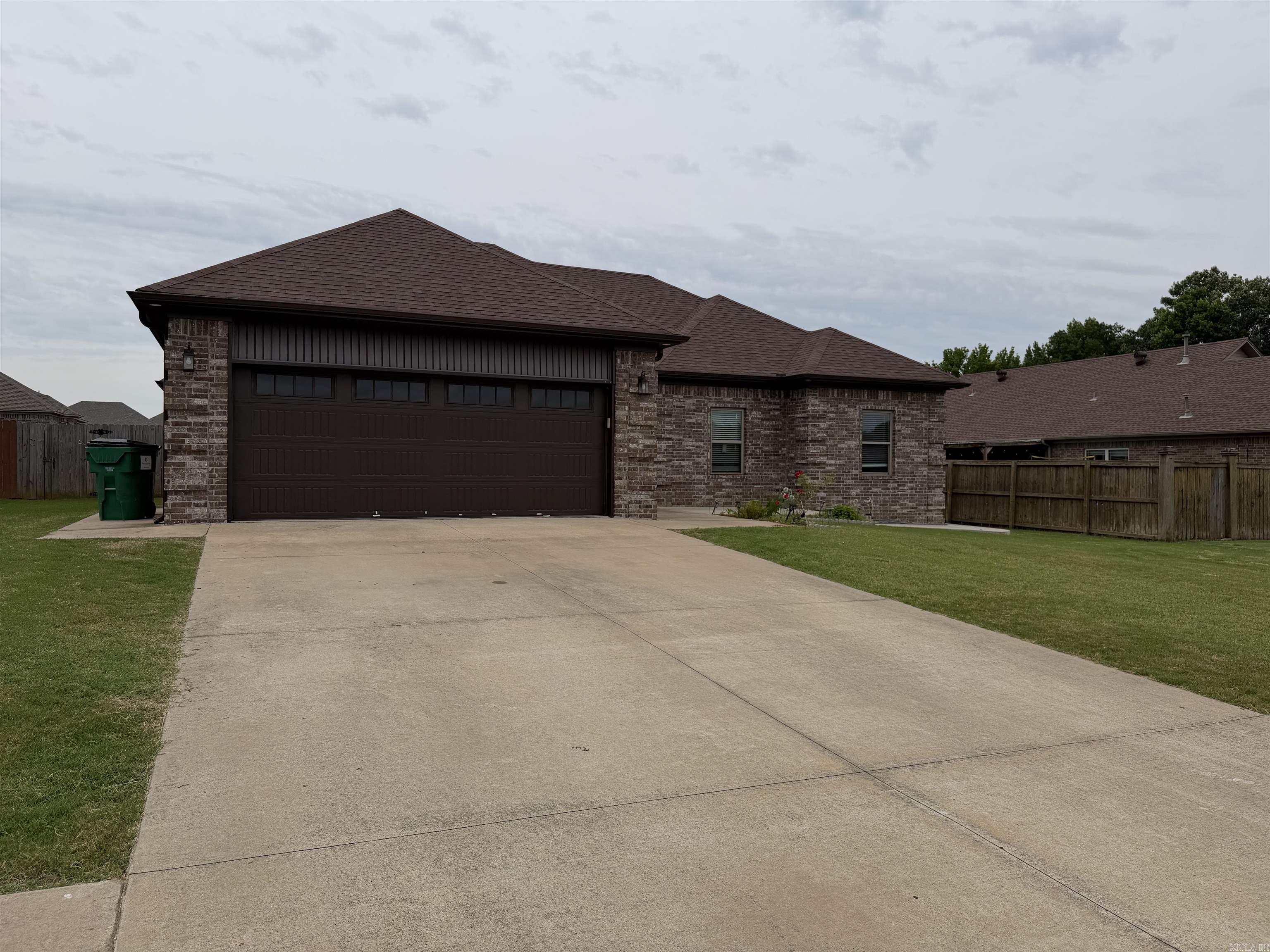 810 Mango Loop Loop Property Photo 1