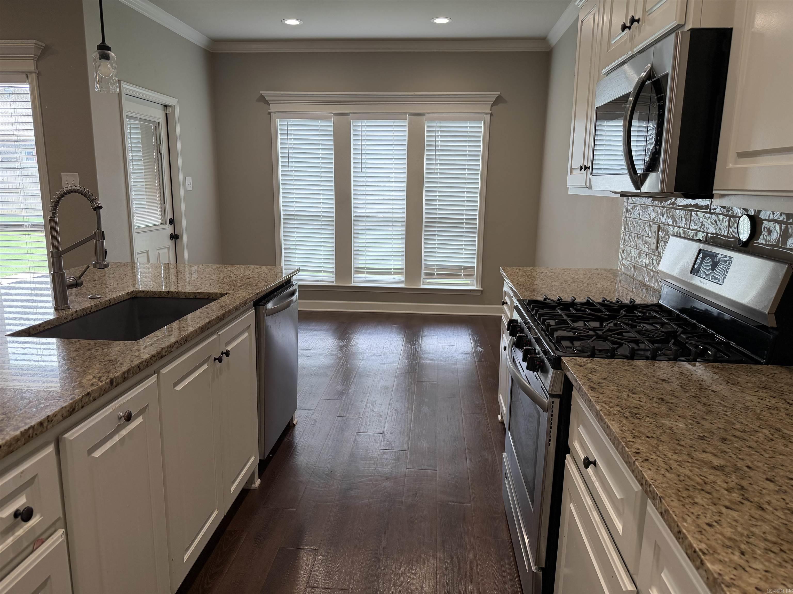 810 Mango Loop Loop Property Photo 10