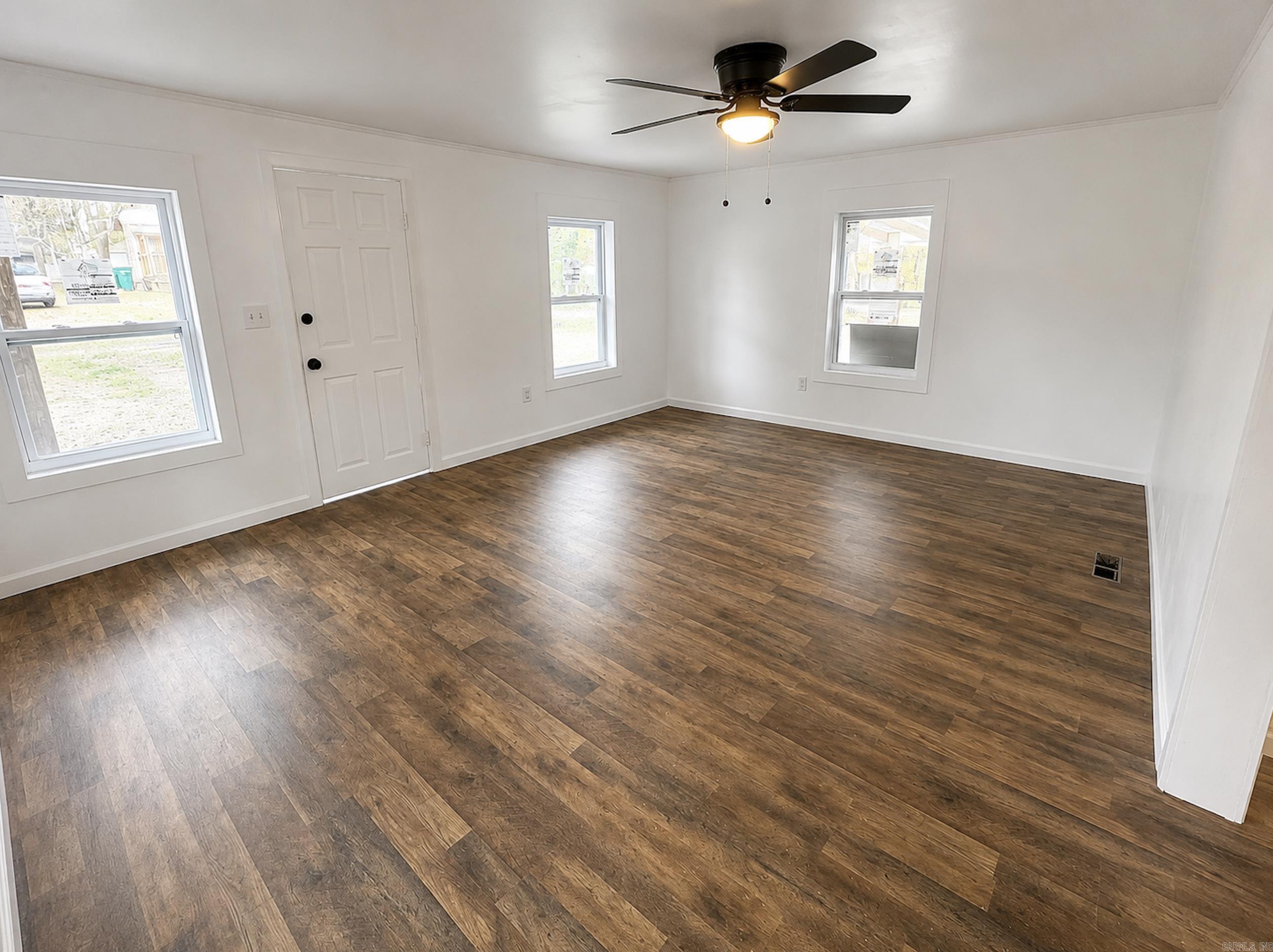 917 Heights Road Property Photo 2