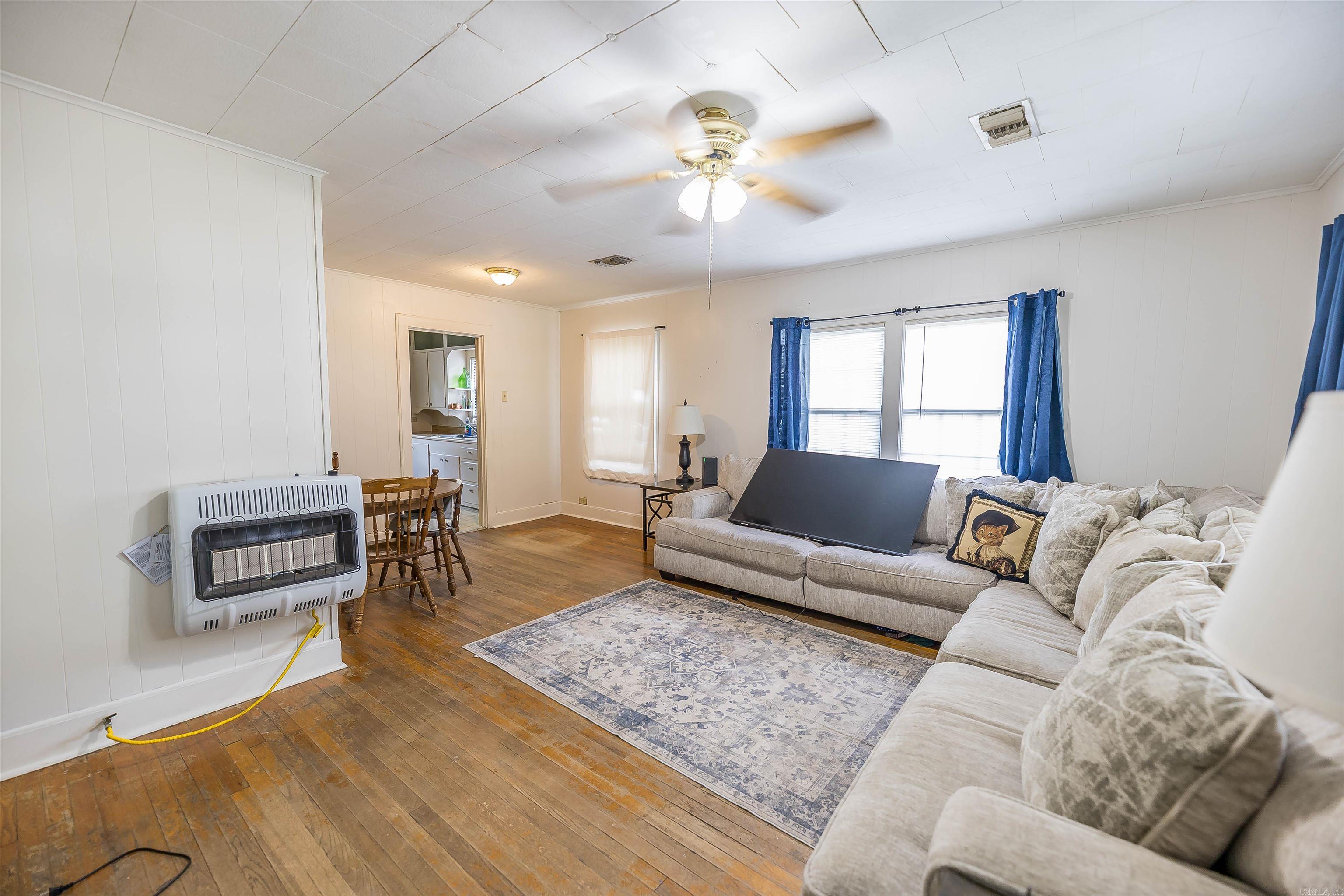 1170 Gordon St Property Photo 6