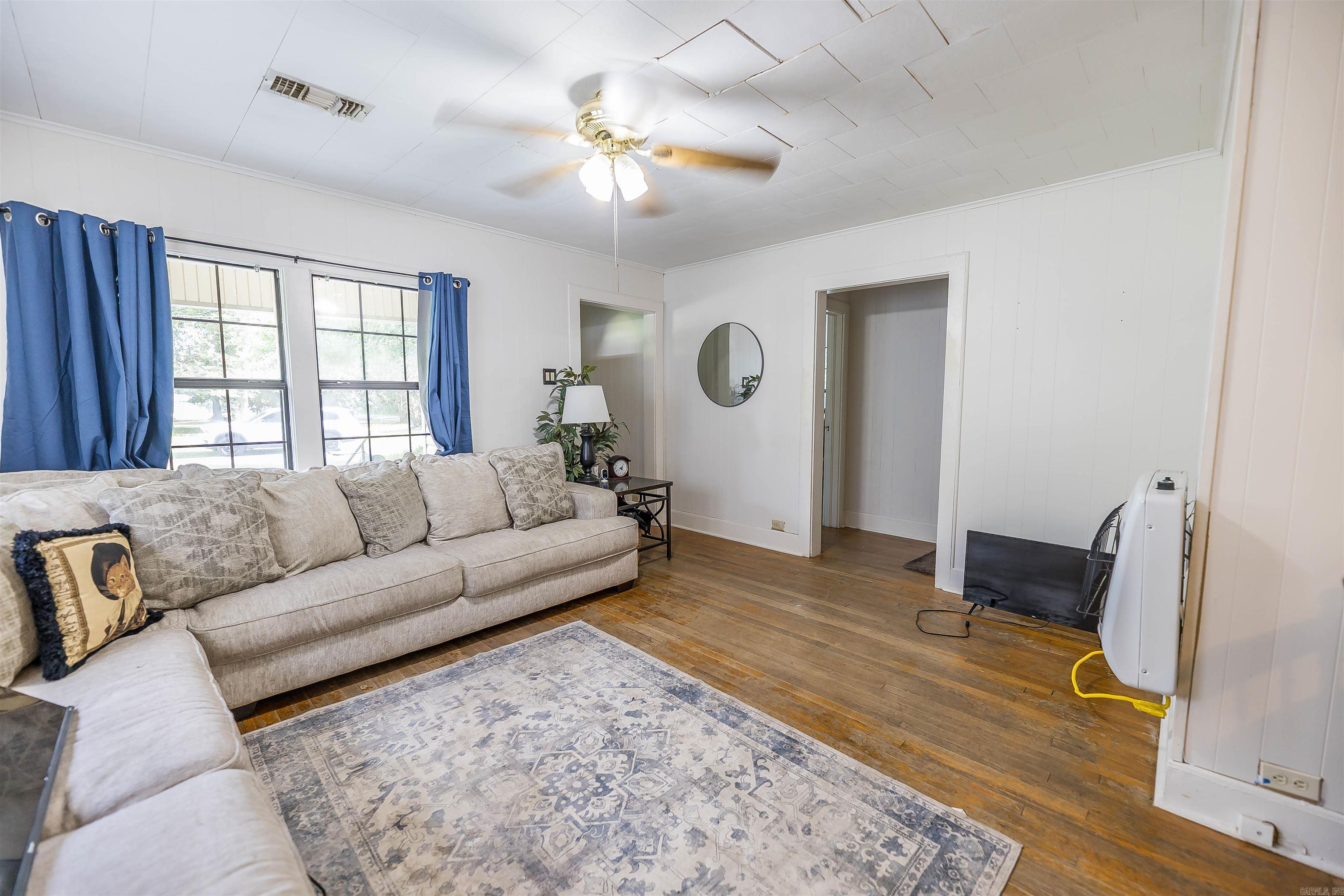 1170 Gordon St Property Photo 7