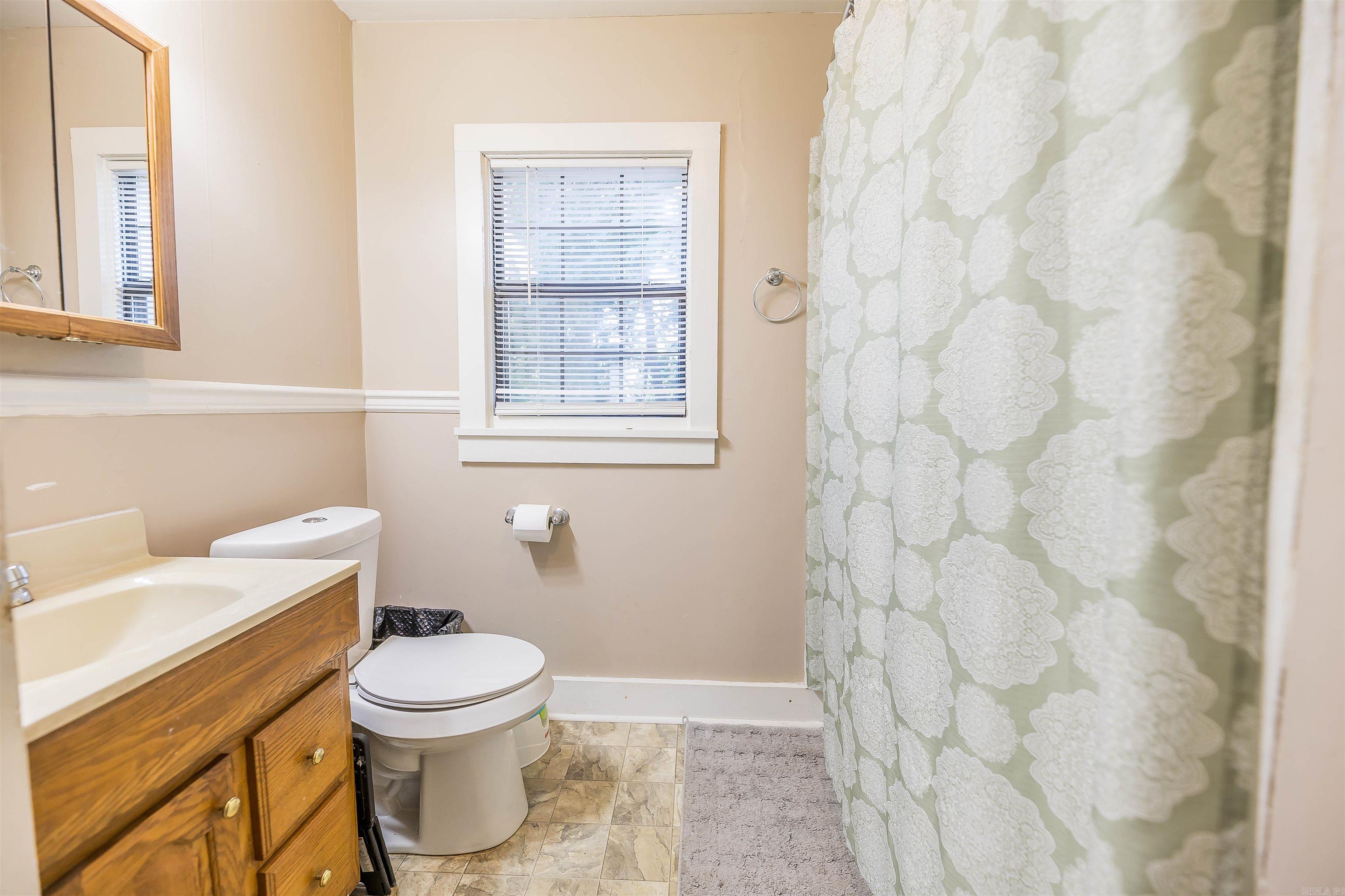 1170 Gordon St Property Photo 15