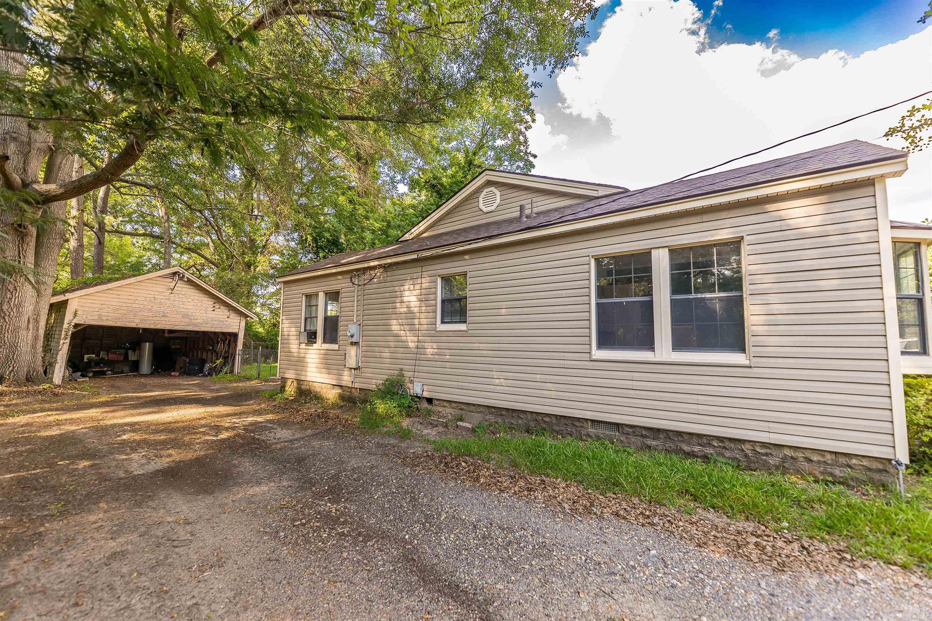 1170 Gordon St Property Photo 18