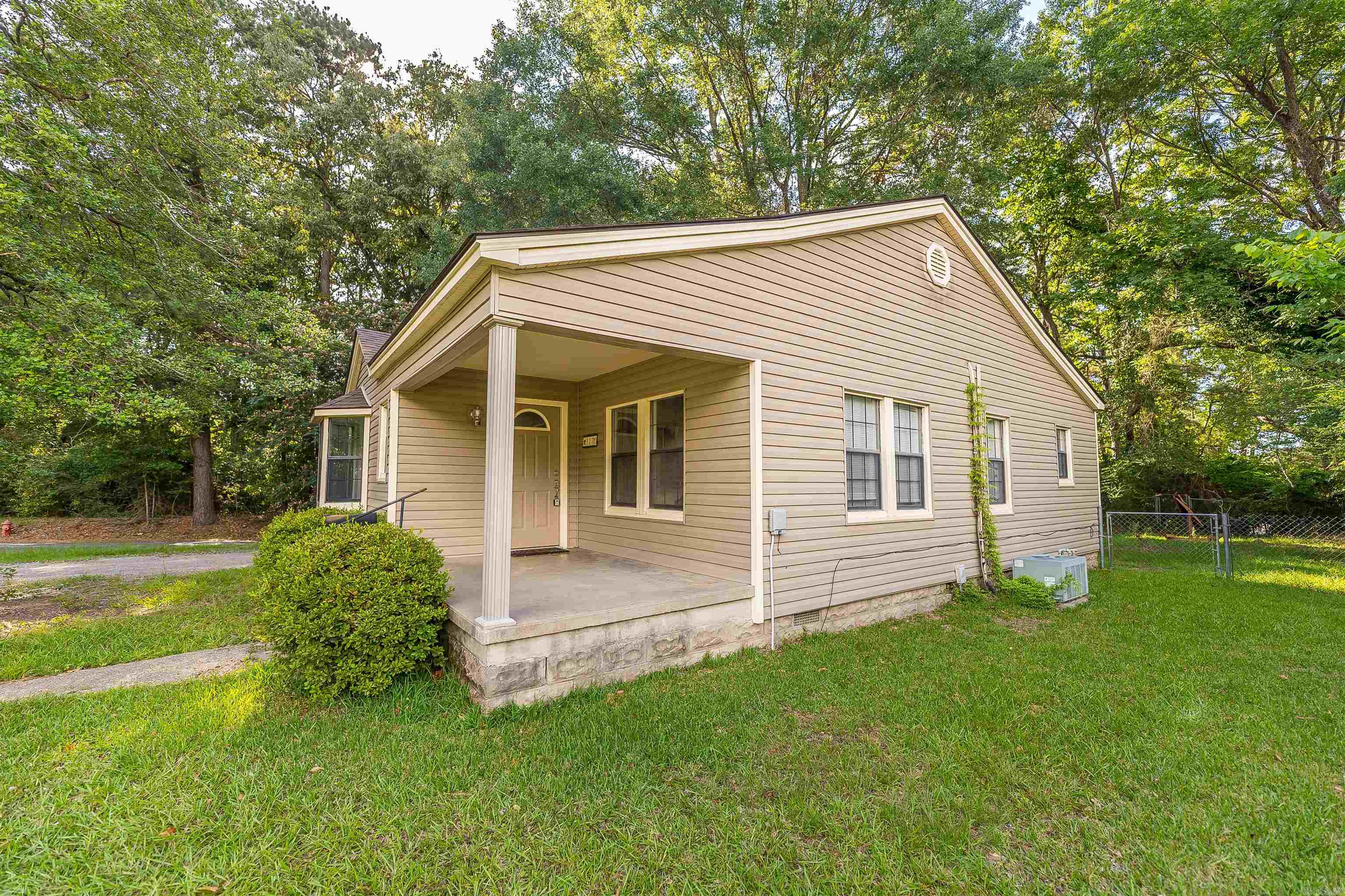 1170 Gordon St Property Photo 20