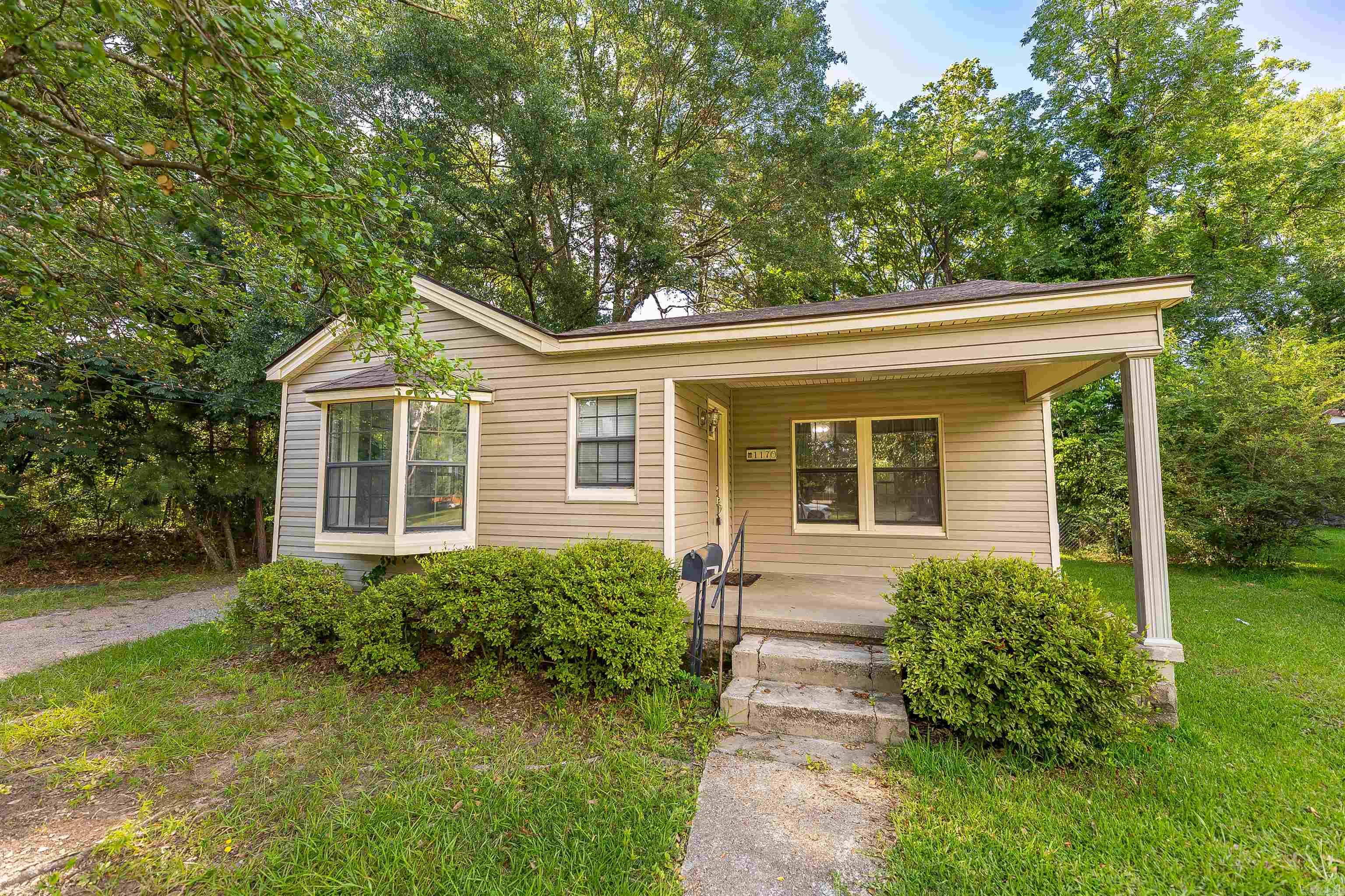 1170 Gordon St Property Photo 21