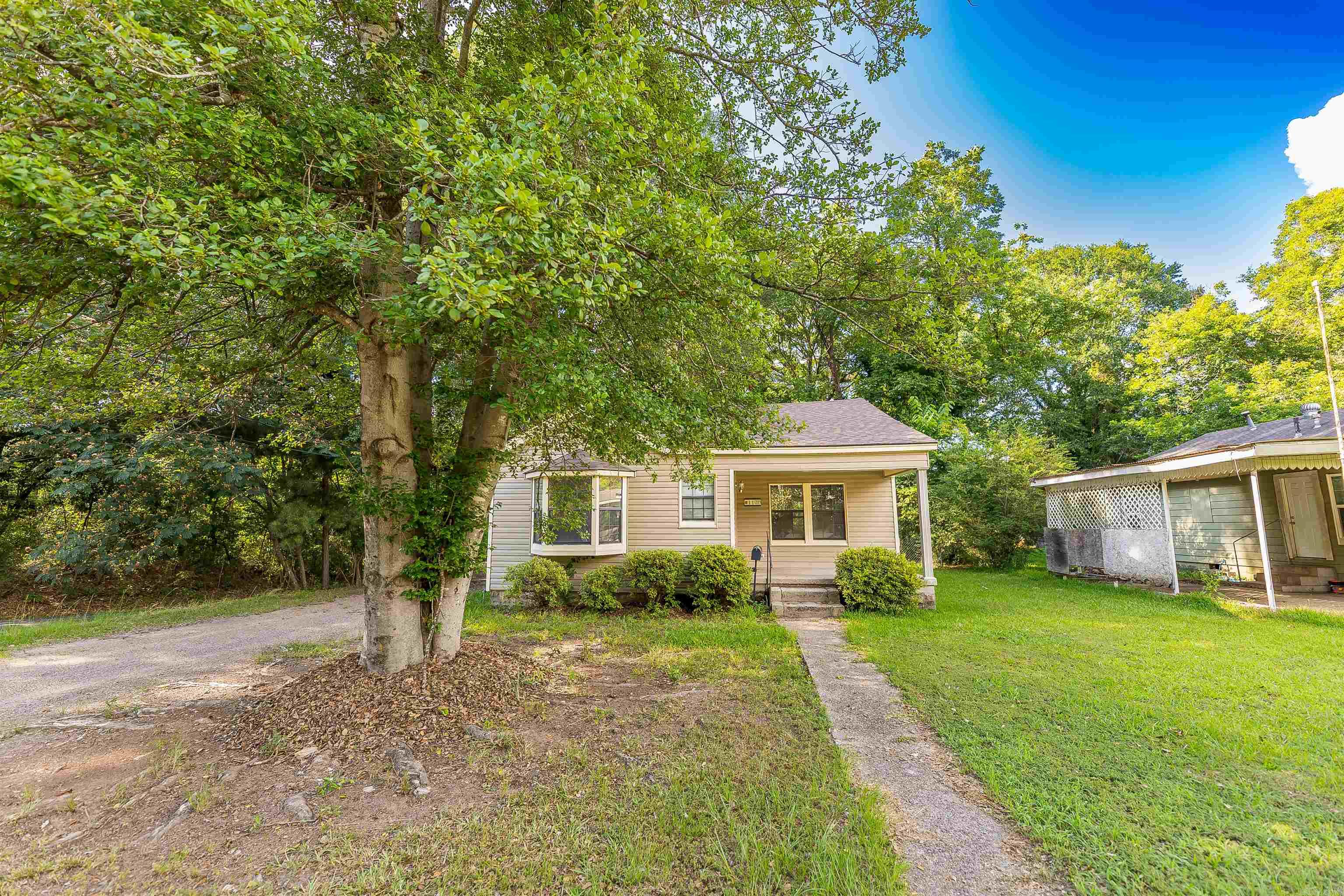 1170 Gordon St Property Photo 22